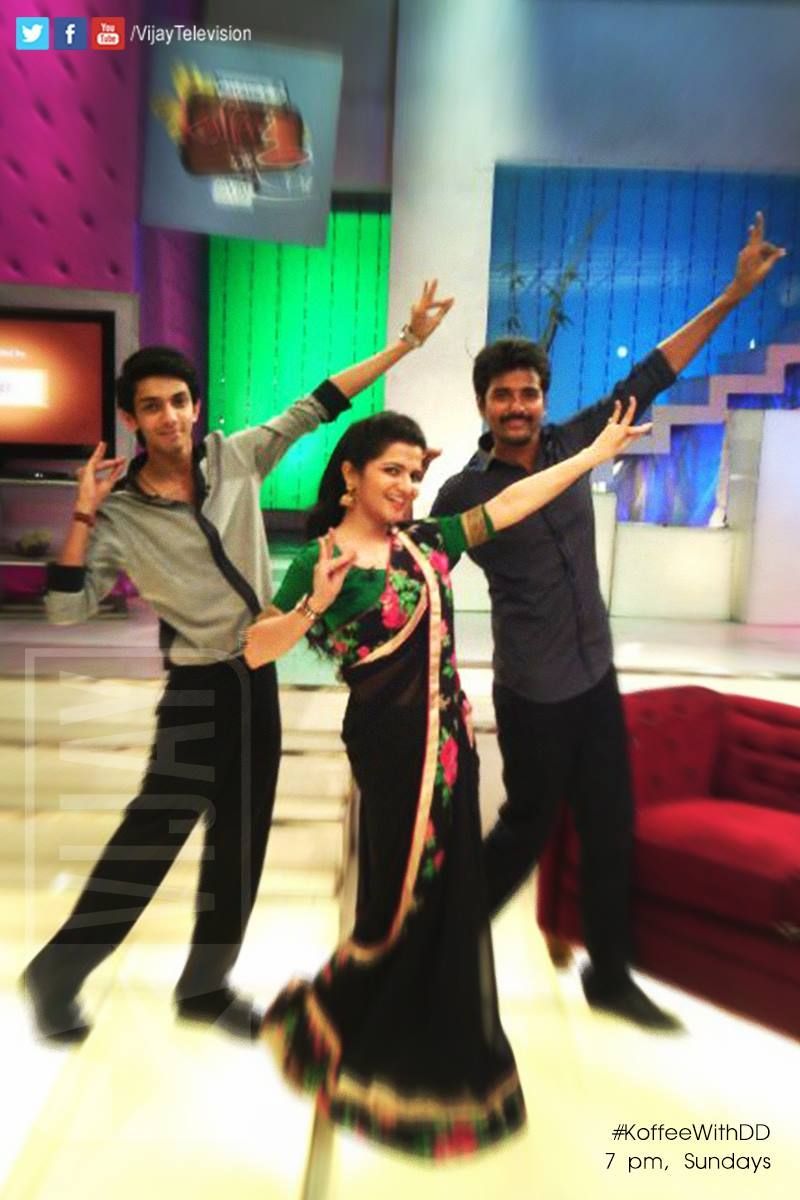 Maan karate pose. Celebrity memes, Hollywood actress photo, Anirudh ravichander