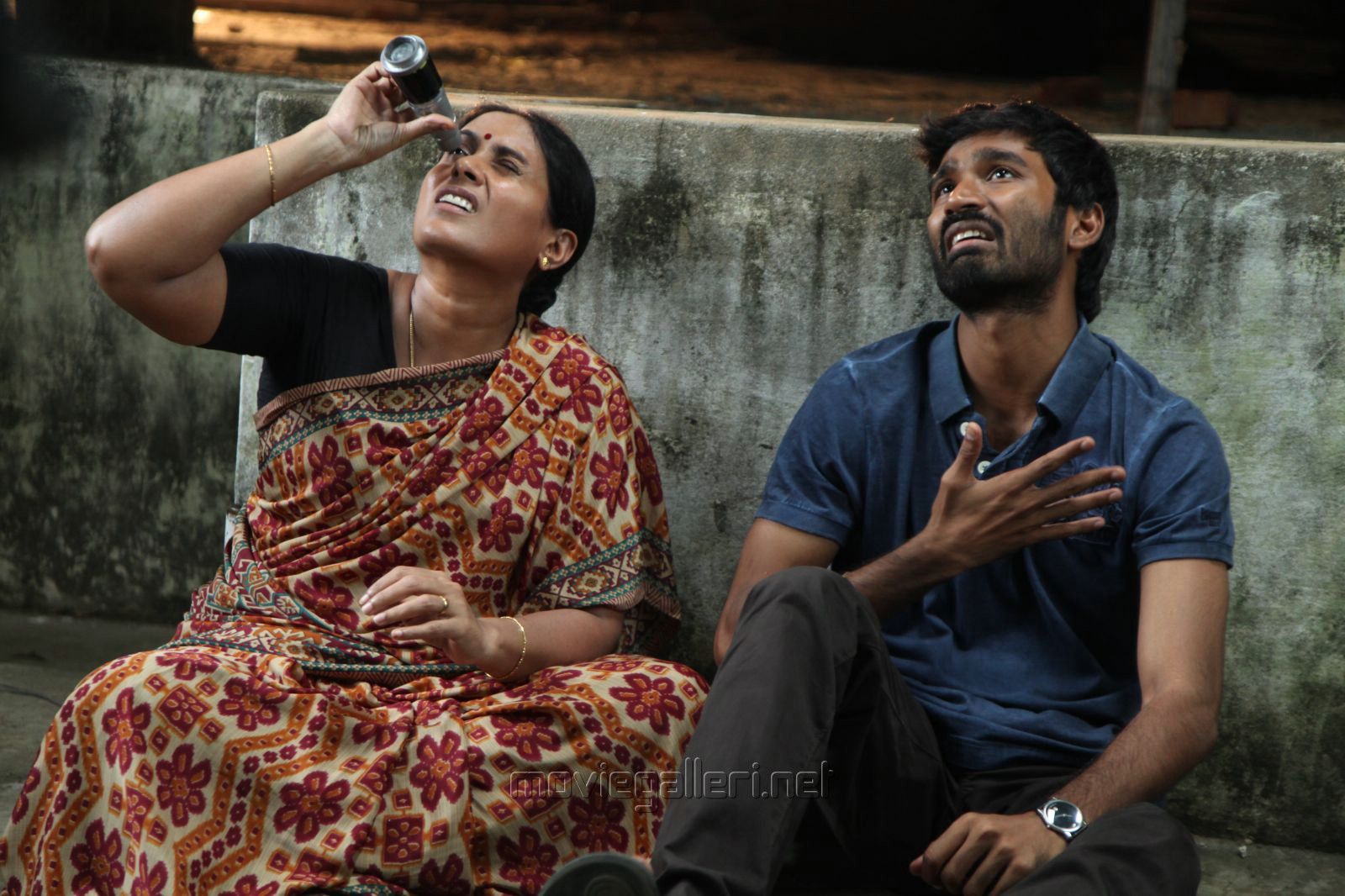Velai Illa Pattathari Movie Photo. Dhanush. Amala Paul. New Movie Posters
