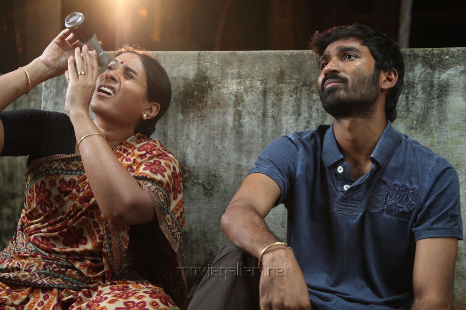 Velai Illa Pattathari Movie Photo. Dhanush. Amala Paul. New Movie Posters