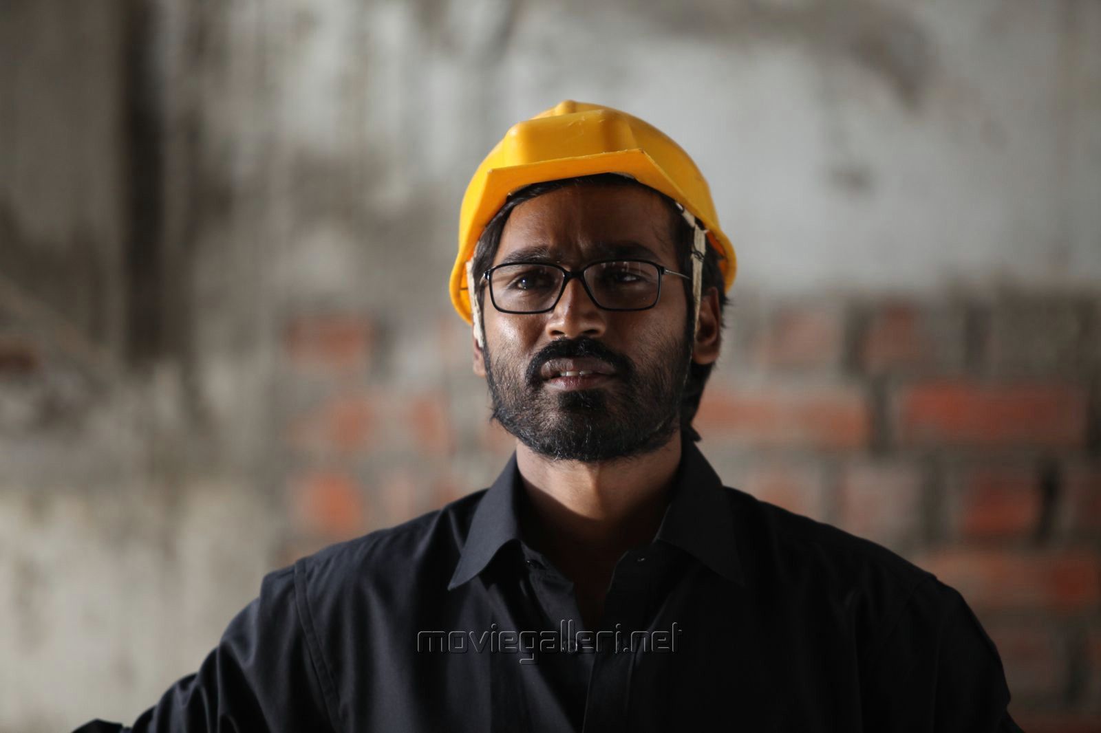 Velai Illa Pattathari Movie Photo. Dhanush. Amala Paul. New Movie Posters