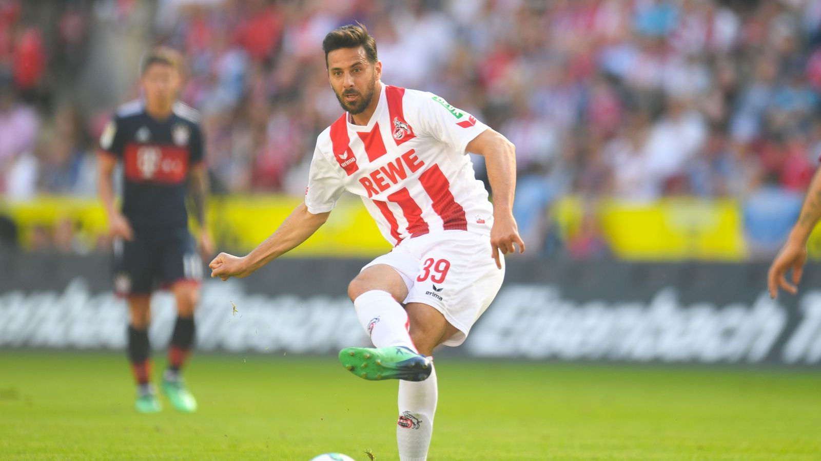 Claudio Pizarro returns to Werder Bremen to see out career