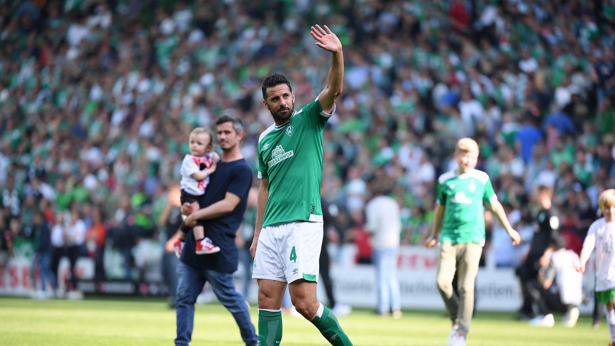 Claudio Pizarro signs Werder Bremen contract extension at age of 40