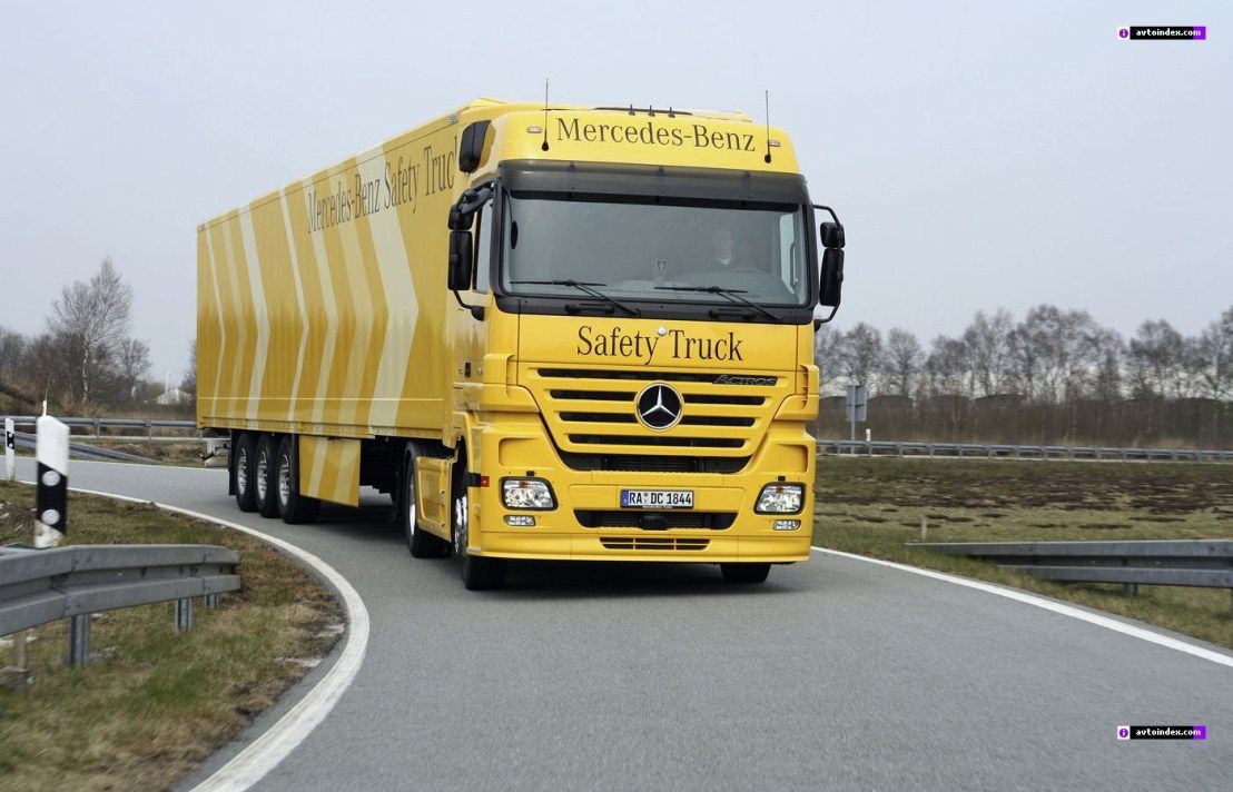 Trucks Wallpaper: Yellow Mercedes Truck