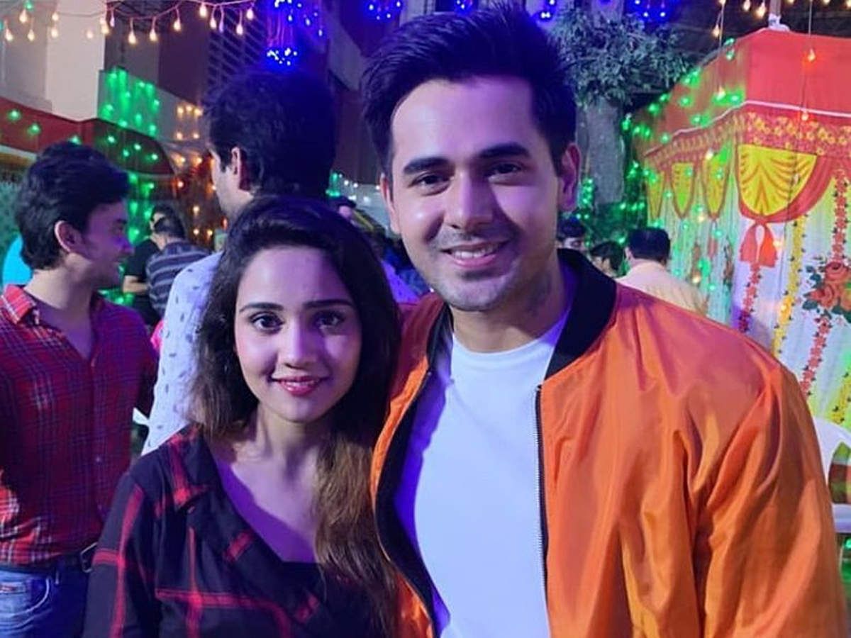 Randeep Rai And Ashi Singh Go Glam At Yeh Un Dinon Ki Baat Hai's Wrap Up Party Of India