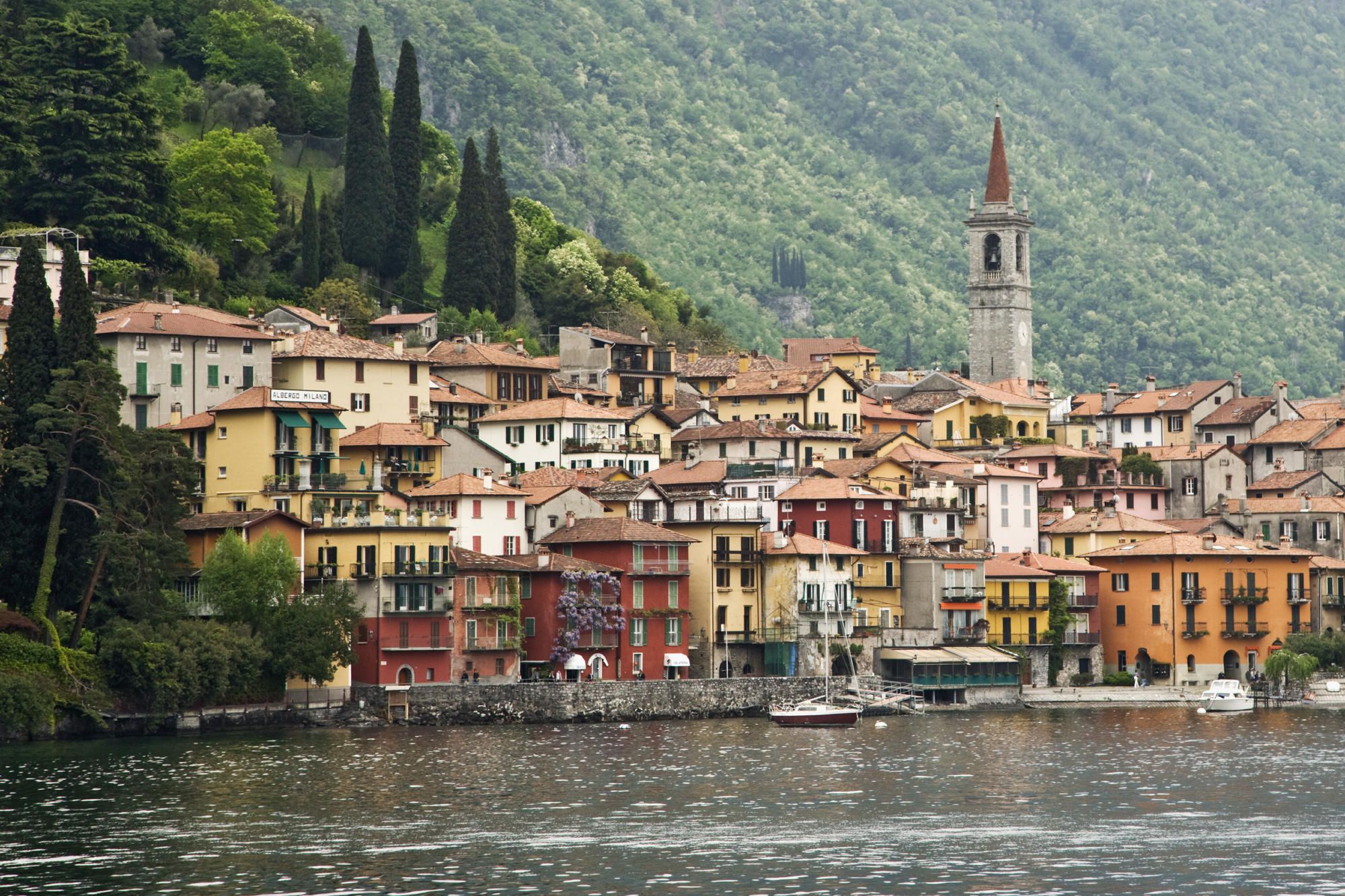 Lakeside Village of Lake Como Wallpaper