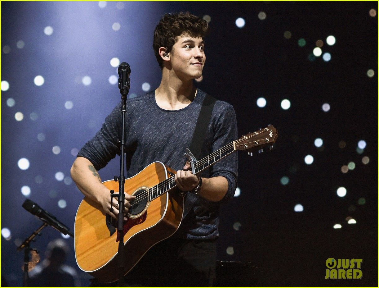 Shawn Mendes Gives Fans 'Illuminate' World Tour Preview in NYC (Set List): Photo 1023422. Shawn Mendes Picture. Just Jared Jr