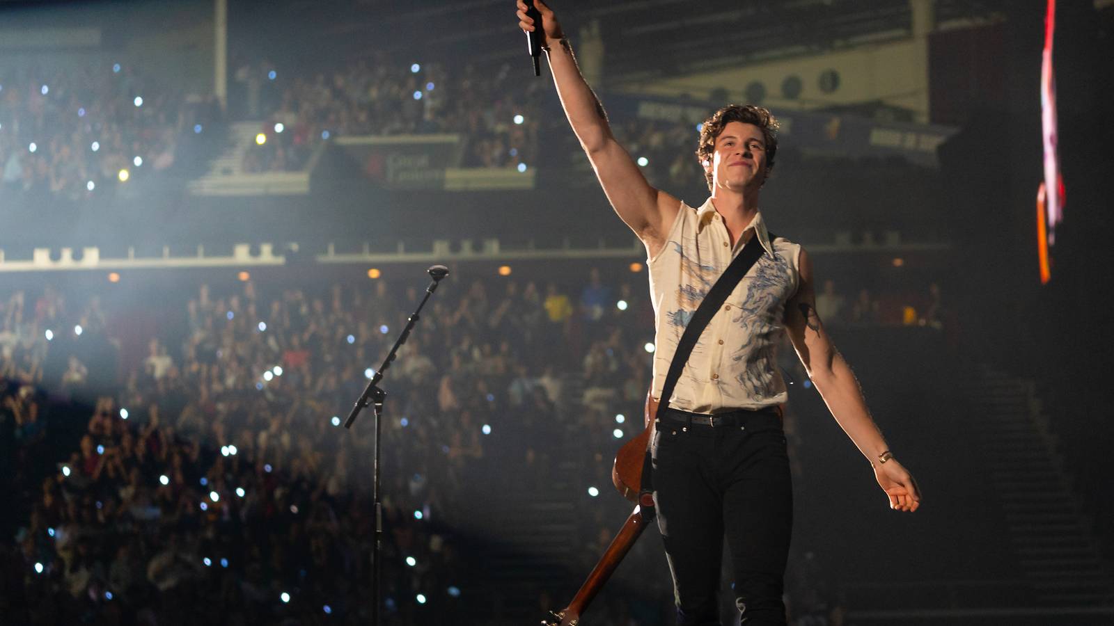 He's Taken, But Shawn Mendes Shows That He's The Perfect Candidate For The Bachelor Anyway At His 2nd Concert In S'pore