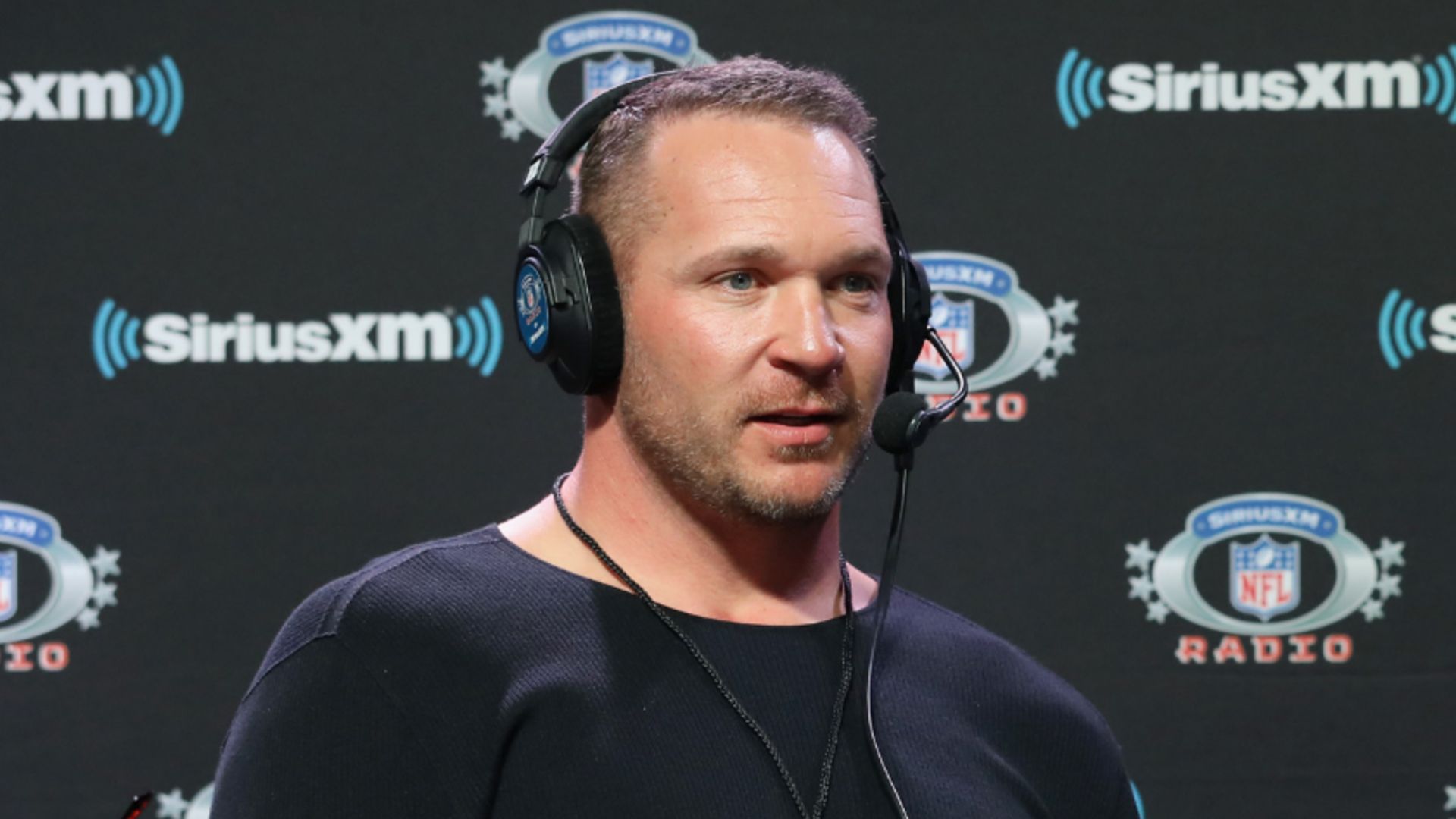 Brian Urlacher cites Brett Favre's 2003 MNF performance in flawed criticism of NBA player boycott