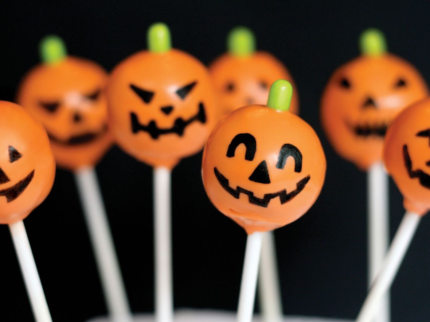 Candy on a stick for the holiday of Halloween Desktop wallpaper 1400x1050