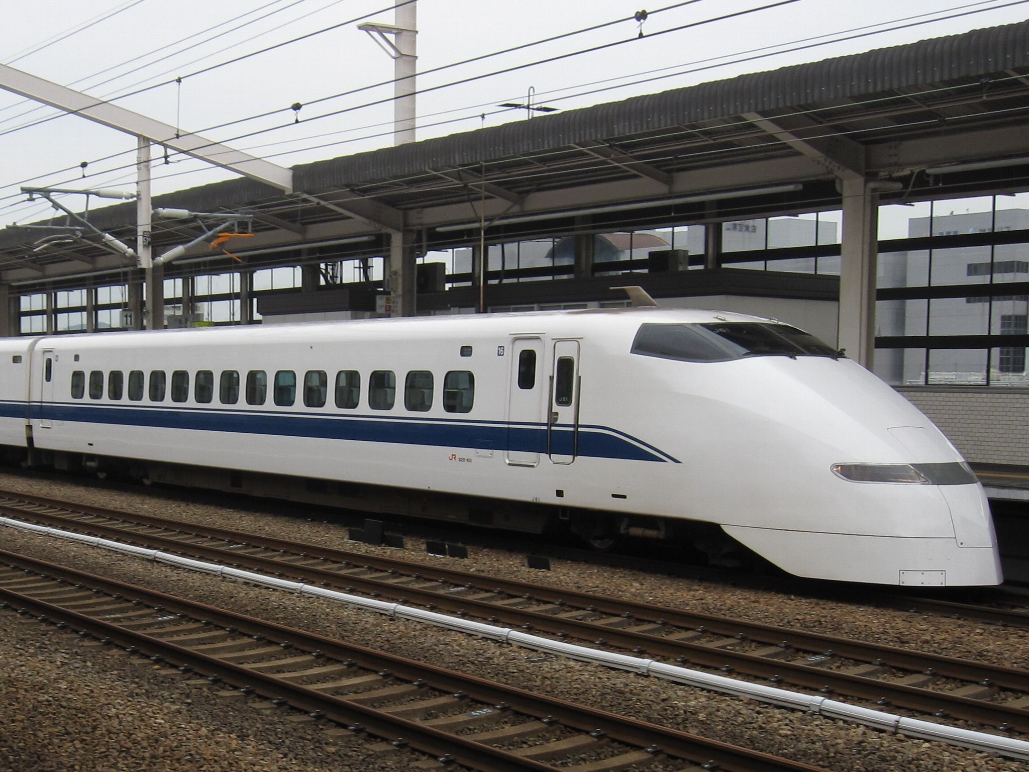 Shinkansen 300 Series J61 at Himeji Station [2048x1536] Want an iPad Air/ Air 2/ Air Pro Follow iPad Air Wallpaper To Download board on @cutephonecases