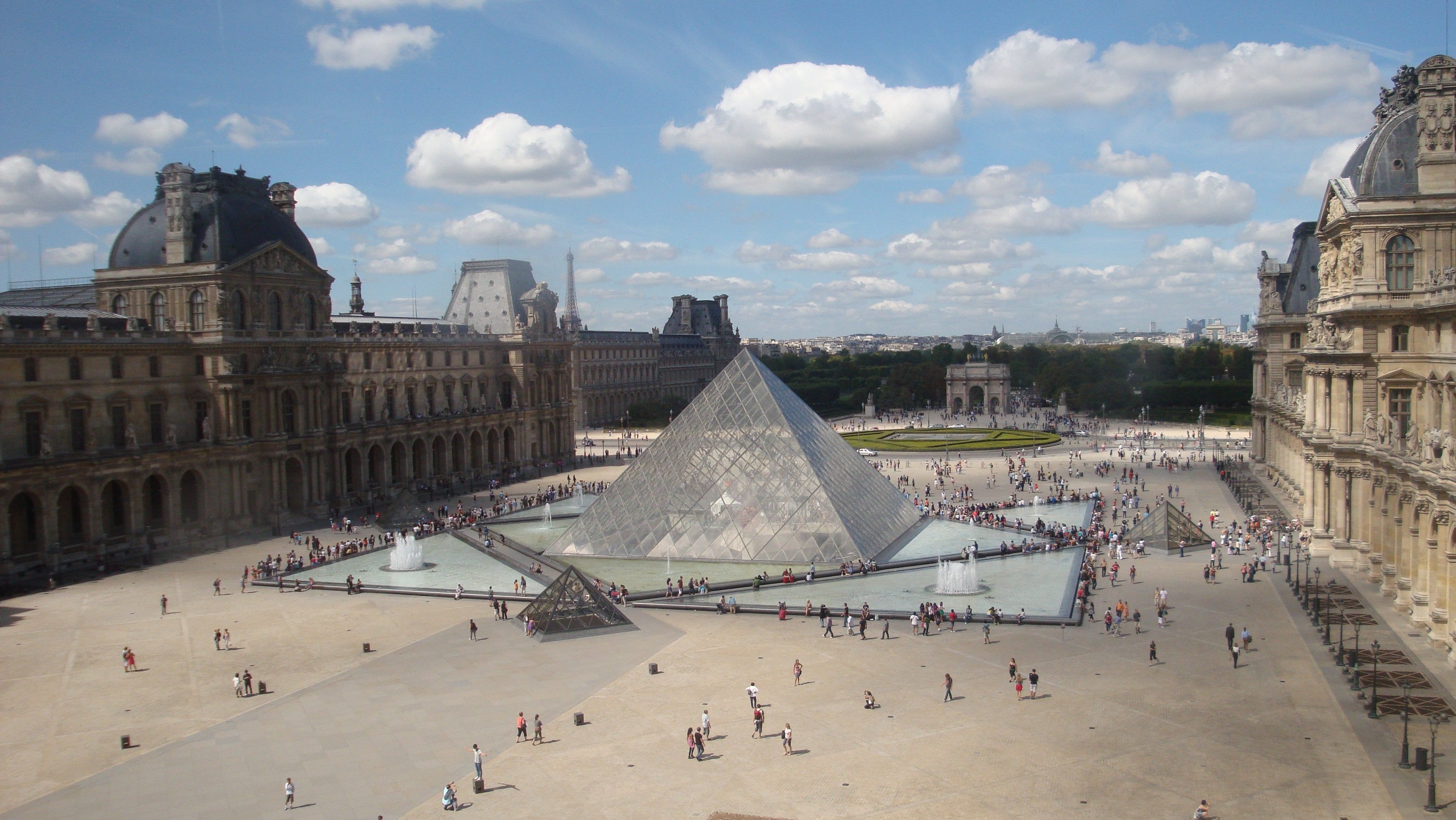 The Louvre museum, Paris. [1920x1080]