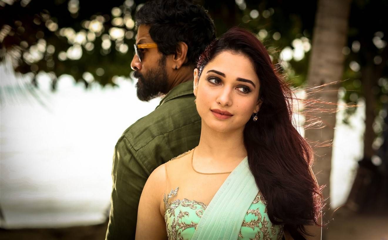 Vikram Tamannaah Latest Sketch Tamil Movie Stills Wallpaper. Tamil movies, HD picture, Romantic couples photography