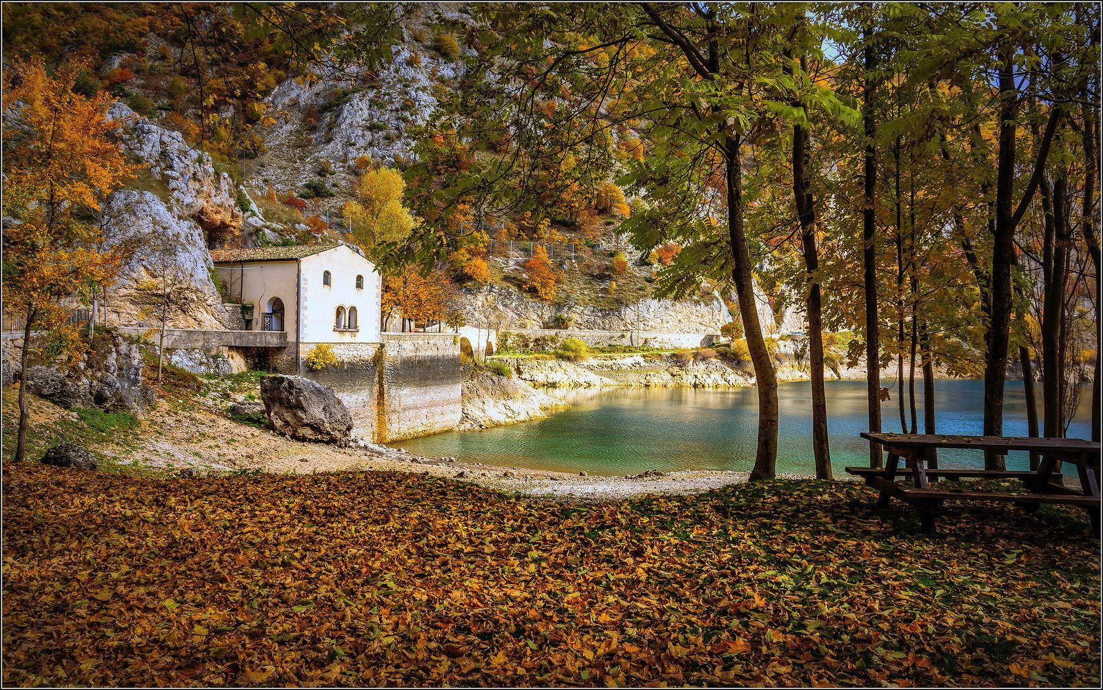 Lago di San Domenico (AQ). Cottage wallpaper, Cottage lake, Lake cottage