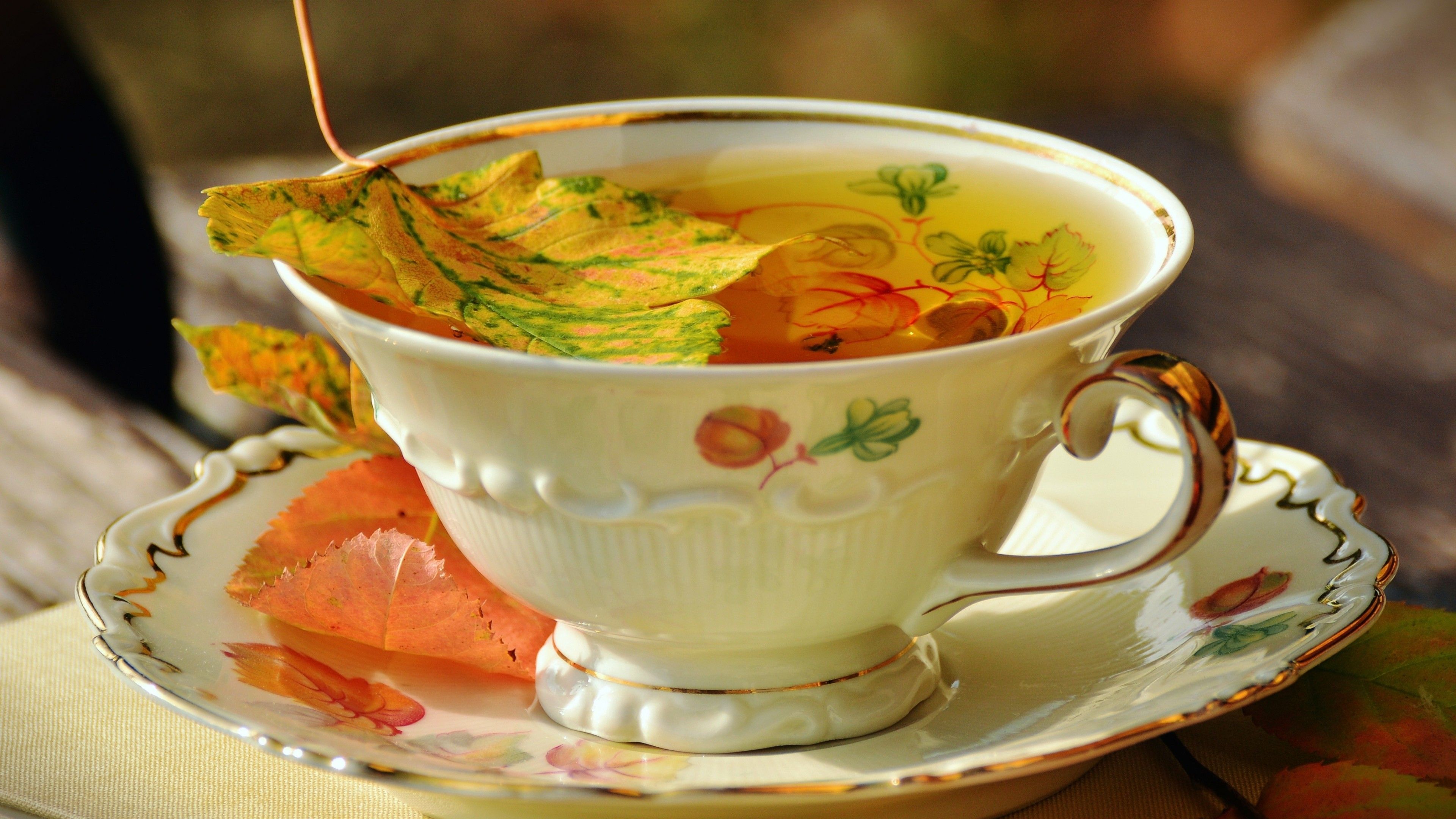 Download 3840x2160 Tea, Autumn, Cup, Leaves, Bokeh, Drinks Wallpaper for UHD TV