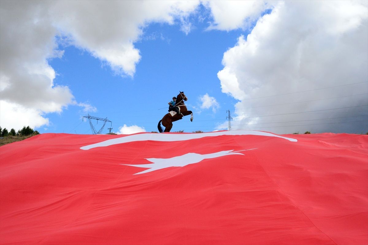 Malazgirt Zaferi kutlamalarından renkli görüntüler