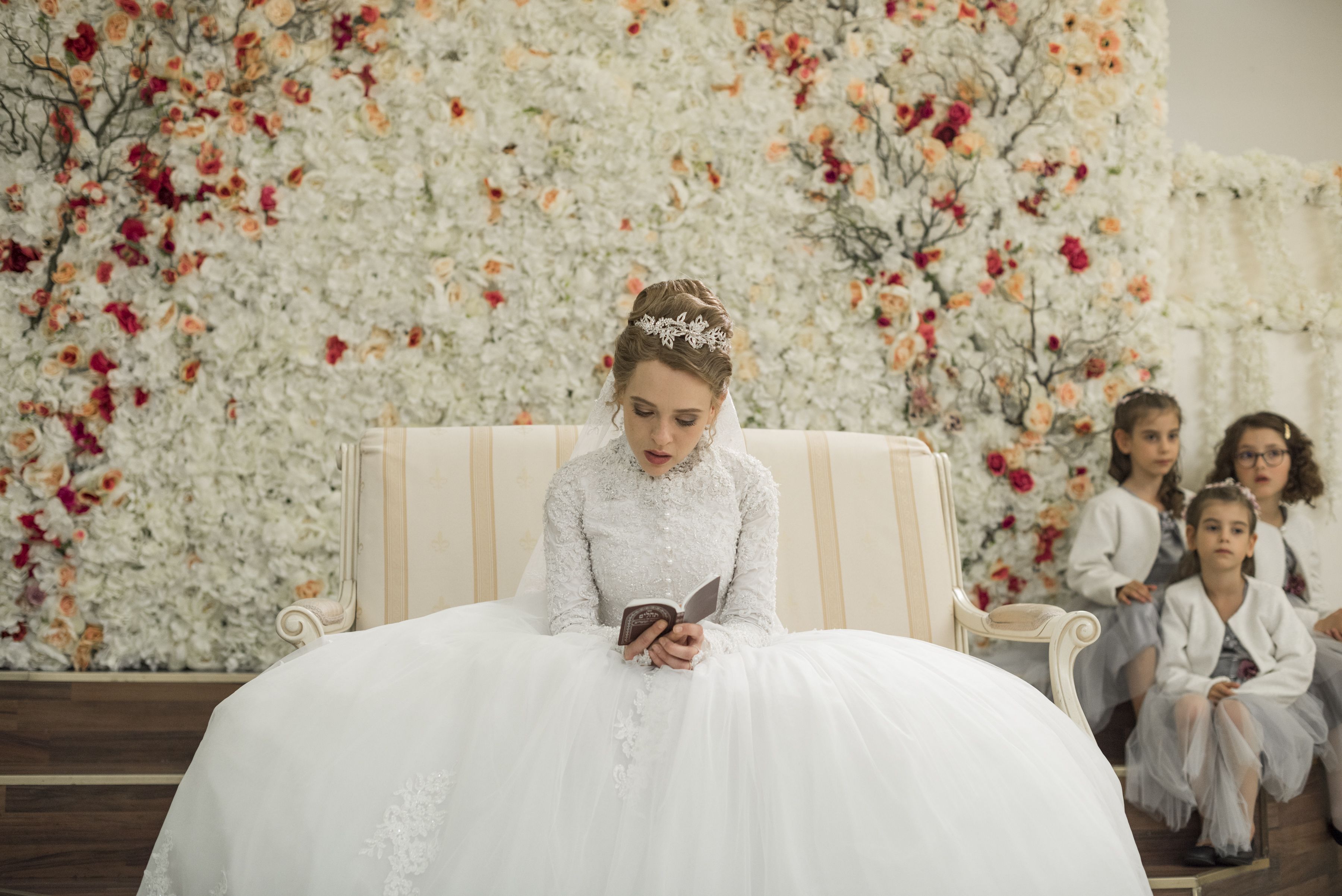Understanding dress codes of Orthodox Jewish women and their diverse interpretations
