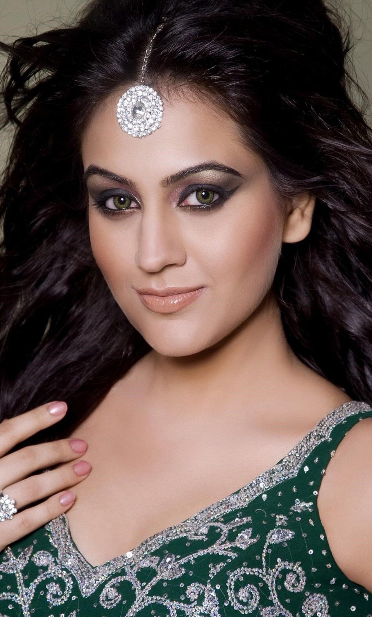 Aksha Pardasany iPhone HD 4k Wallpaper, Image, Background, Photo and Picture