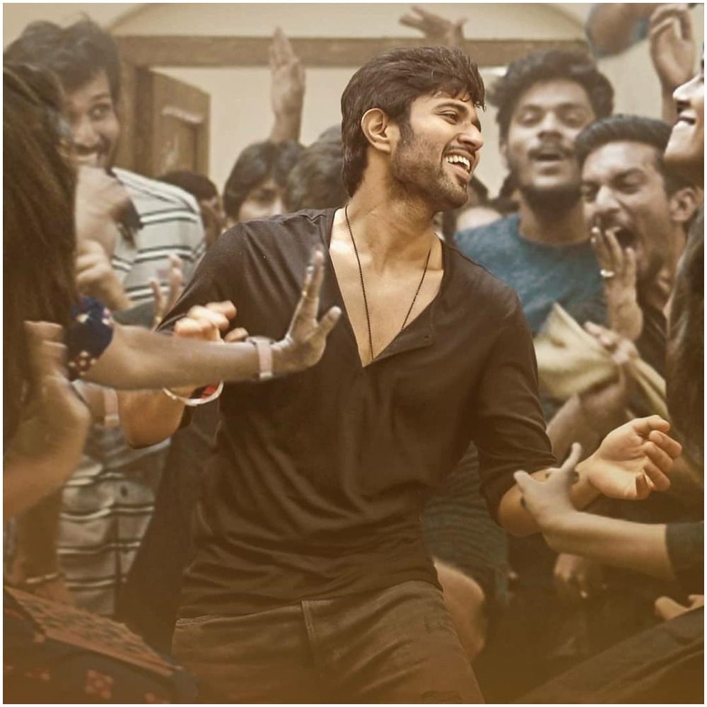 Vijay Deverakonda And Rashmika Mandanna Starrer Dear Comrade Gets Censored With U A Certificate