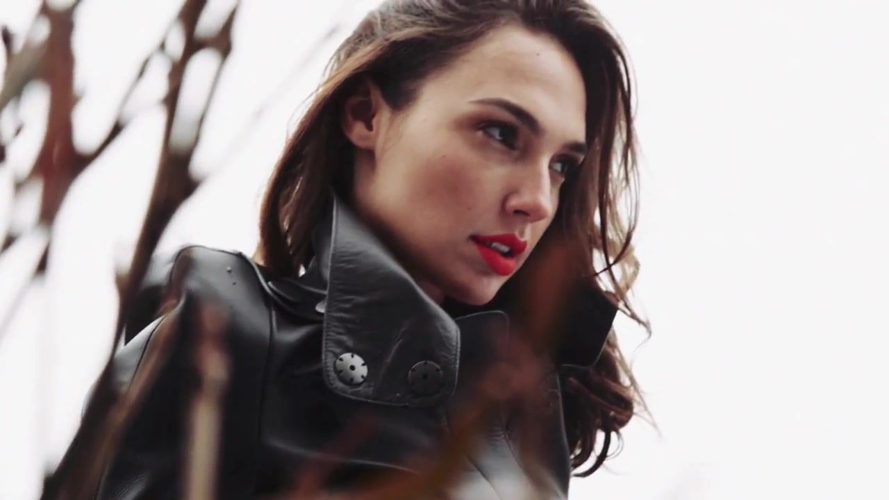Free Download Gal Gadot HD Wallpaper 2015