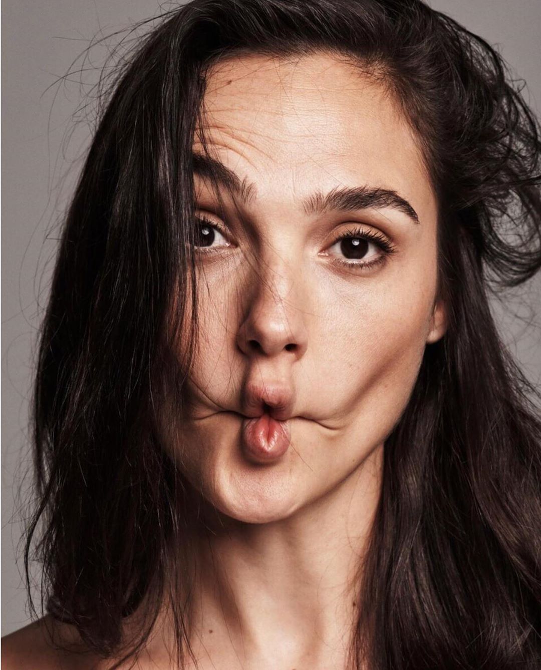 Gal Gadot on Instagram: “All we need is LOVE and lots of kisses! Happy international kissing day my loves XO #Revlo. Gal gardot, Gal gabot, Gal gadot wonder woman