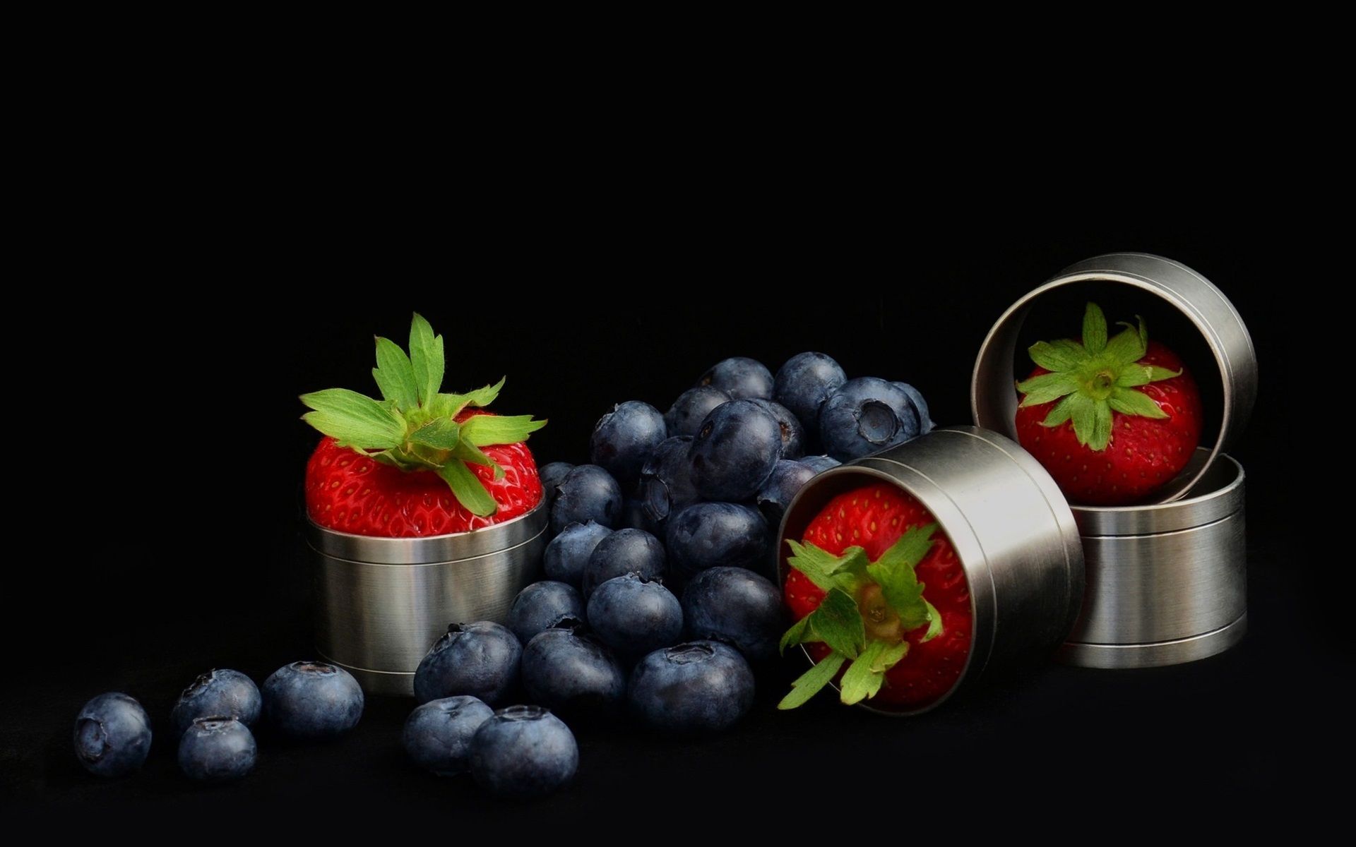 Wallpaper Blueberries and strawberry, black background 1920x1200 HD Picture, Image