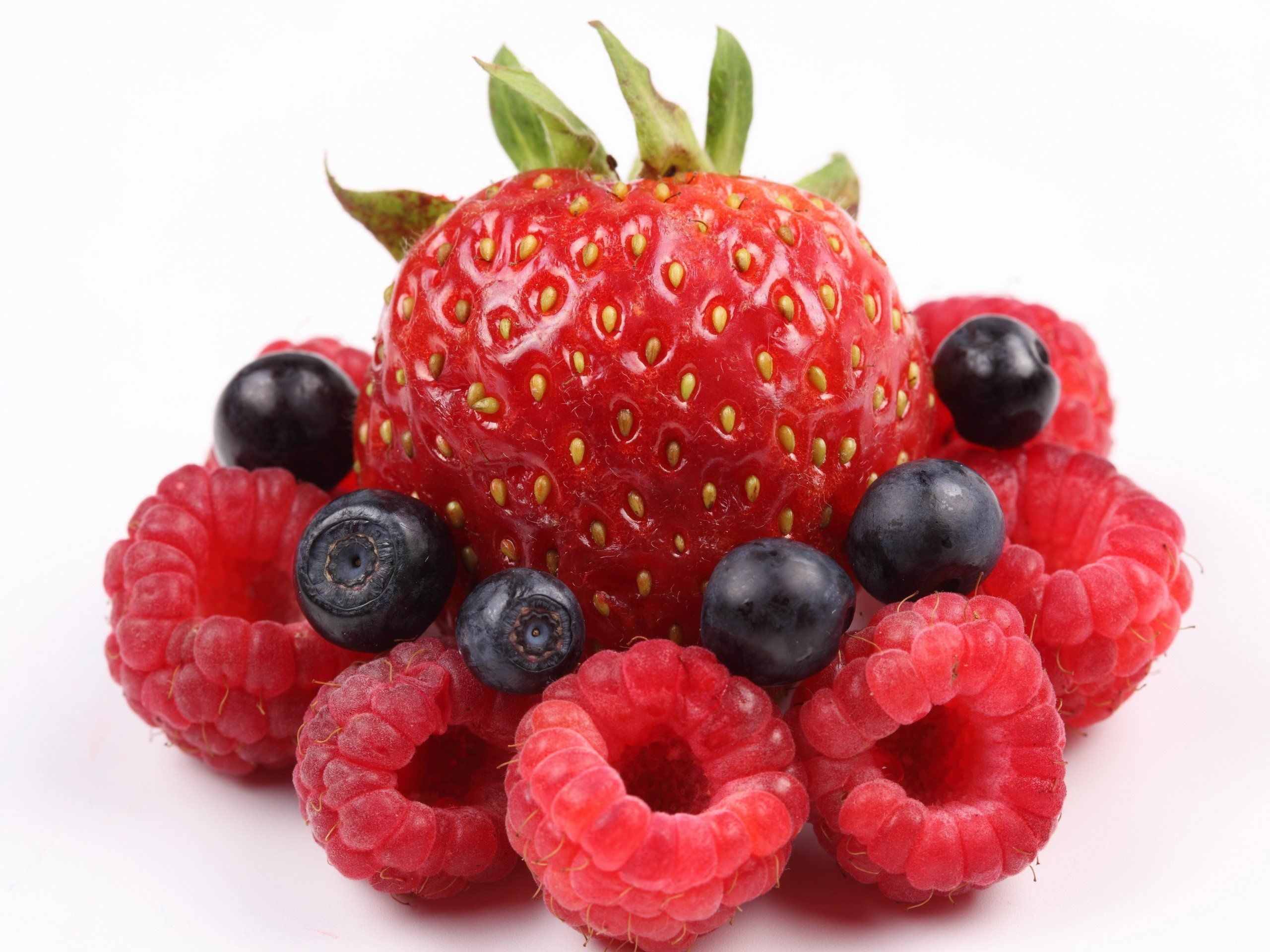 Fruits food raspberries strawberries blueberries wallpaperx1920