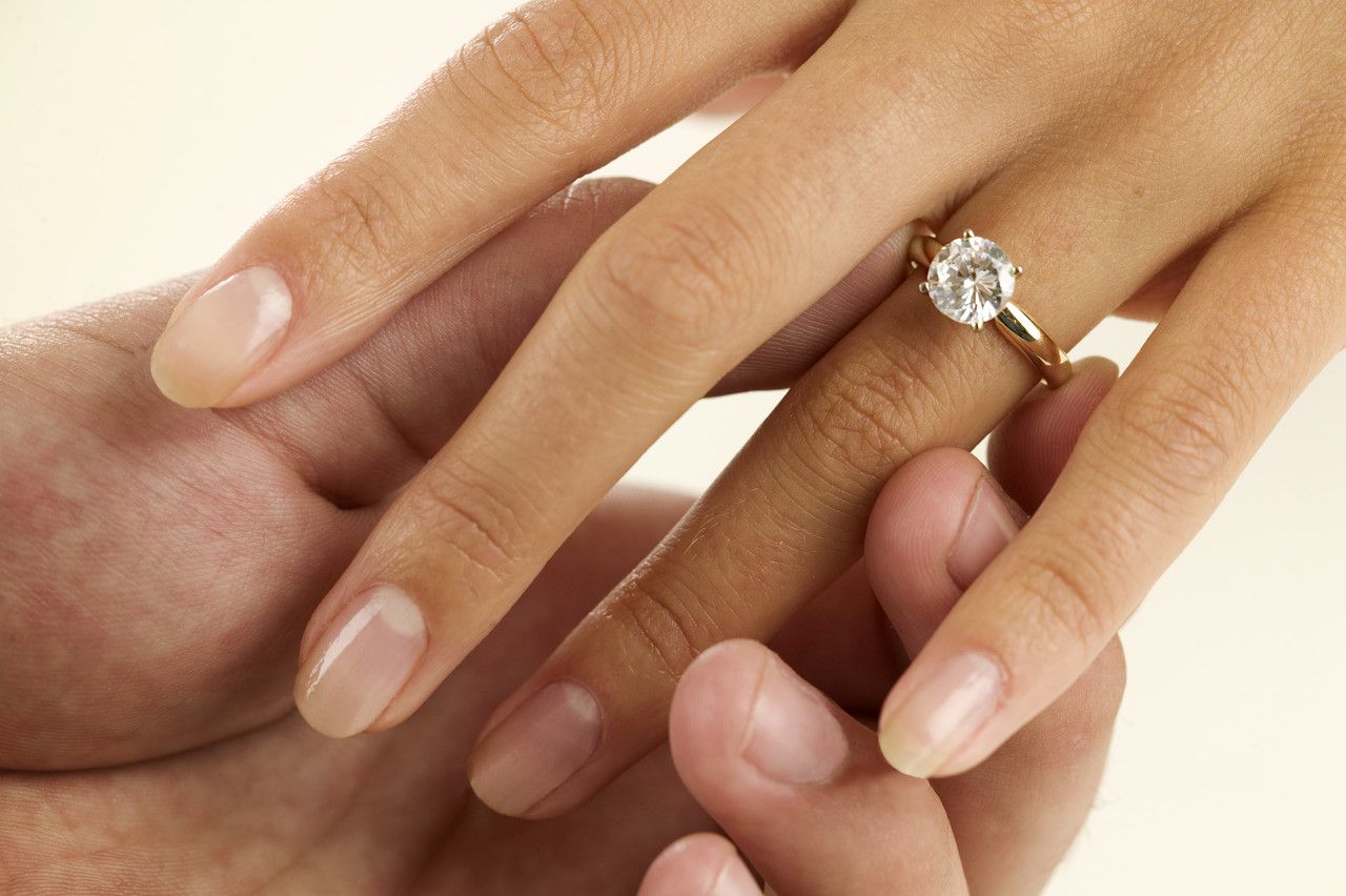 Engagement Rings Diamond HD Wallpaper