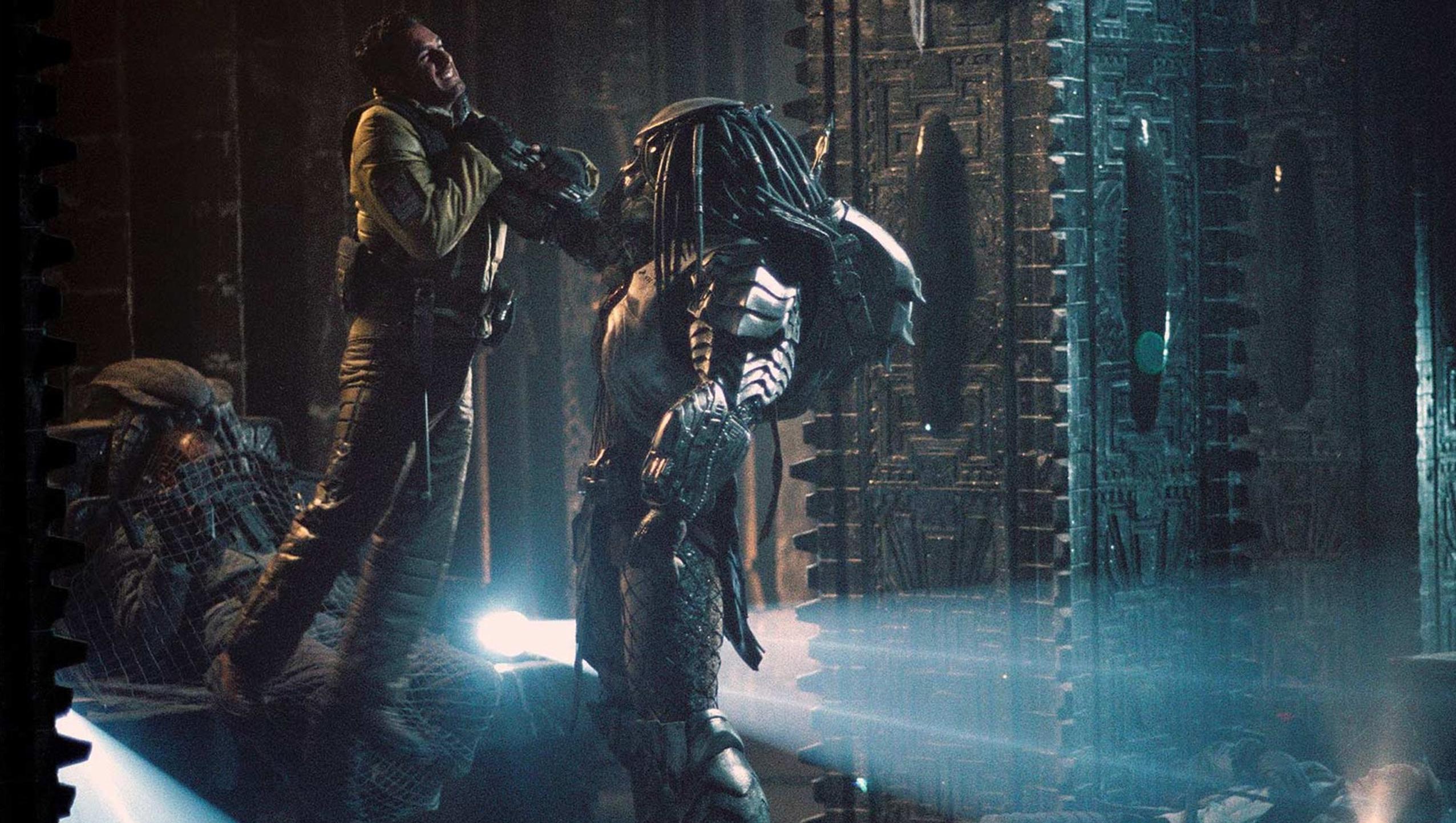 AVP: Alien vs. Predator (2004) Desktop Wallpaper