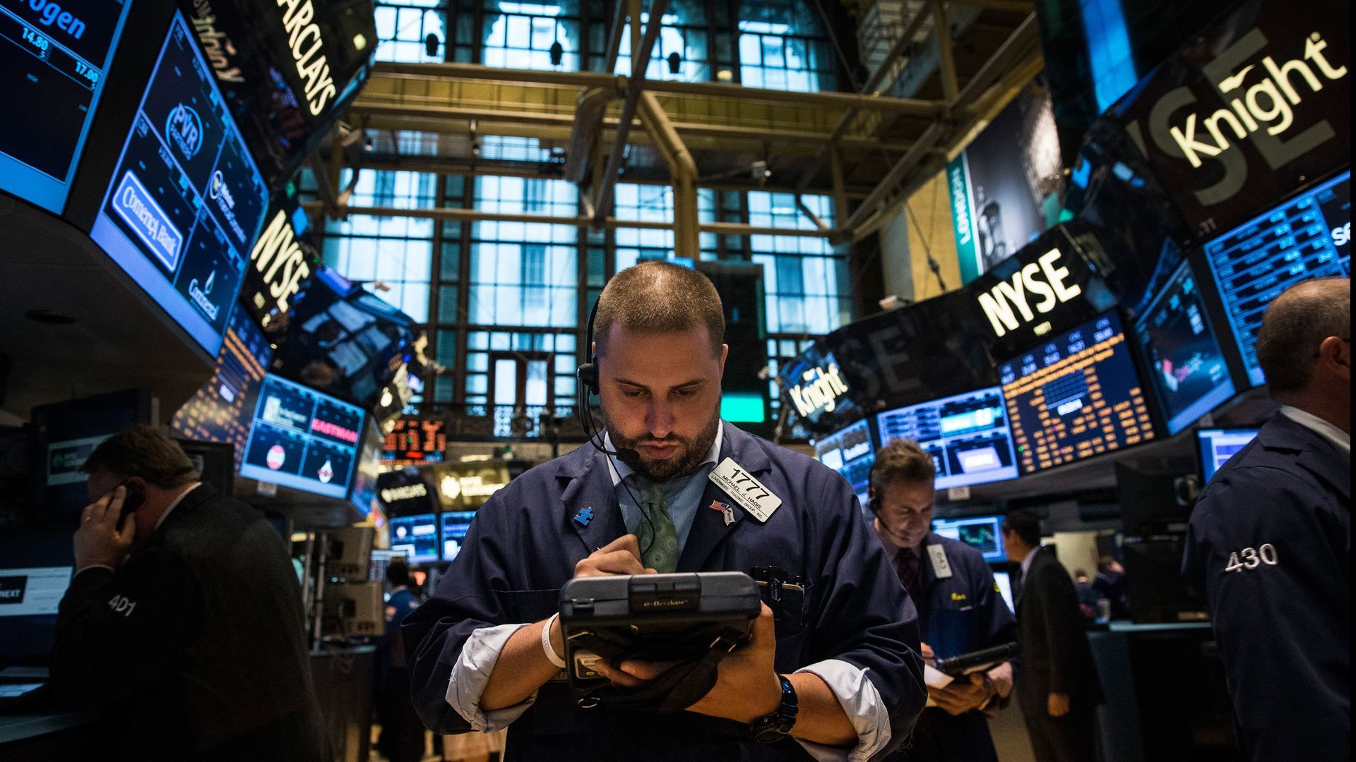 Stocks move higher as 2Q earnings begin