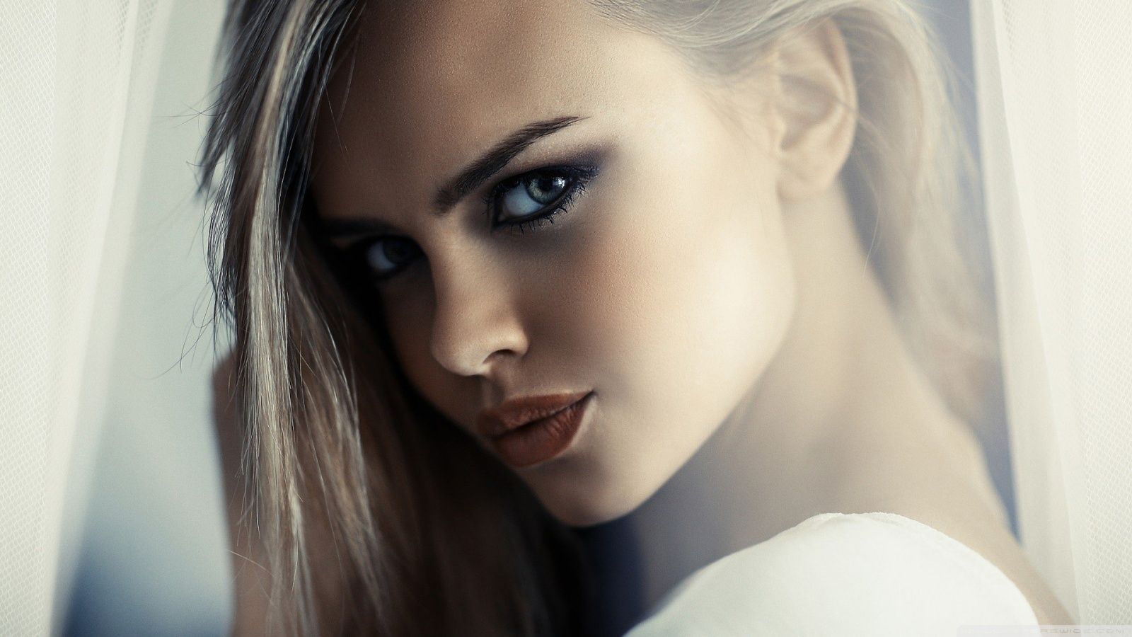 Beautiful Girl Ultra HD Desktop Background Wallpaper for 4K UHD TV, Tablet