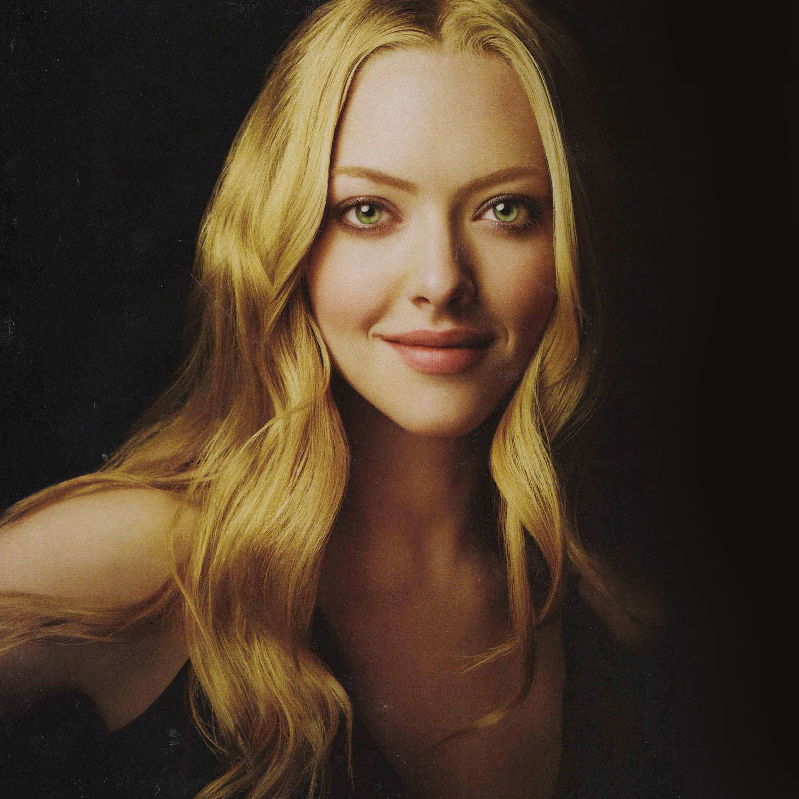 Wallpaper Amanda Seyfried Traditional Look Magazine Girl