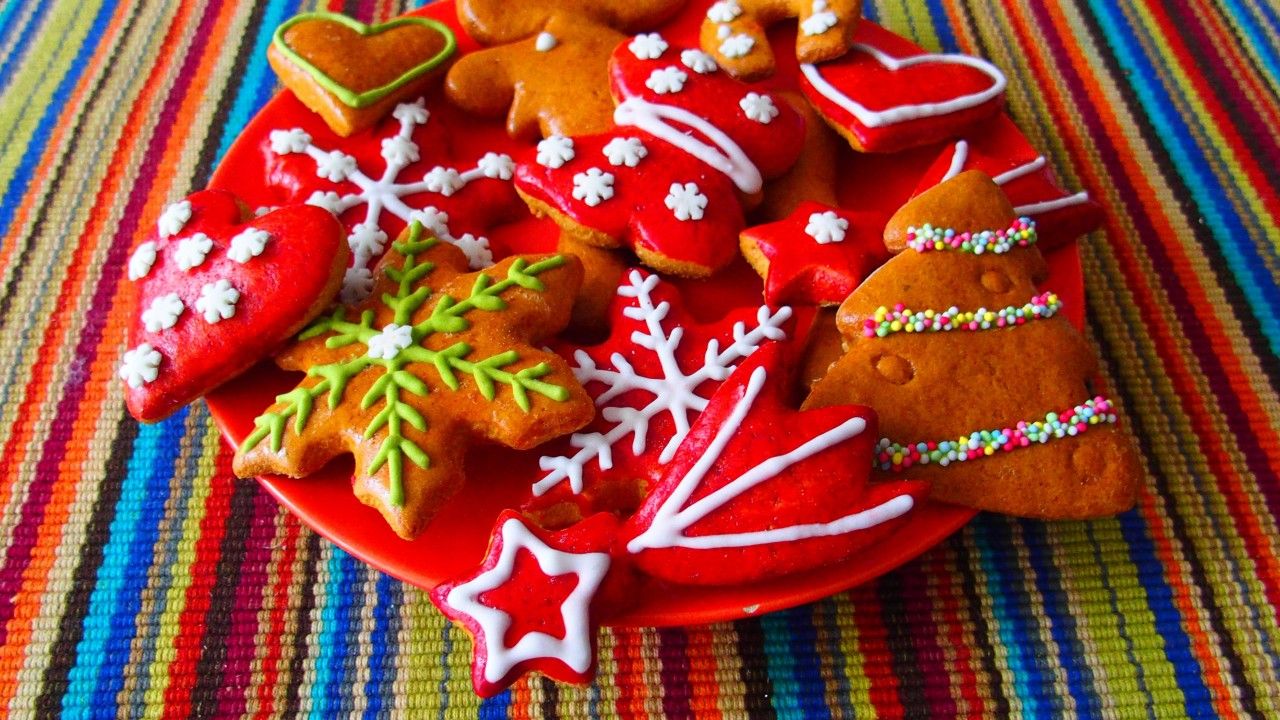 Assorted Christmas Pastries HD Wallpaper 1280x720 (720p)