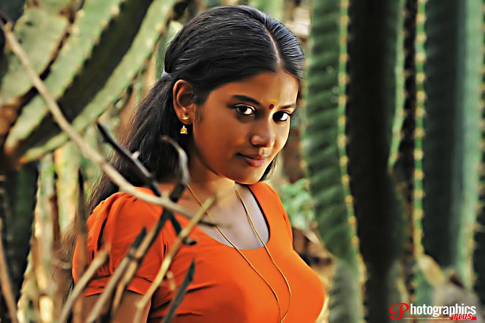 BEST DIGITAL ART MALAYALAM VILLAGE GIRL IN BLOUSE CLOSEUP VIEW EXCLUSIVE WALLPAPER. PHOTOGRAPHICS PLUS. Actresses, Tamil actress photo, Village girl