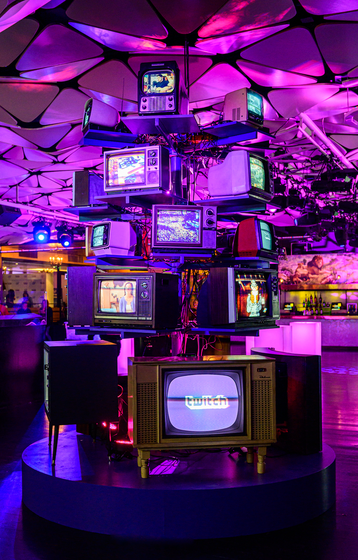 E3 2019 Activations From Fortnite, Cyberpunk Final Fantasy, and More. BizBash. Aesthetic wallpaper, Purple aesthetic, Cyberpunk aesthetic