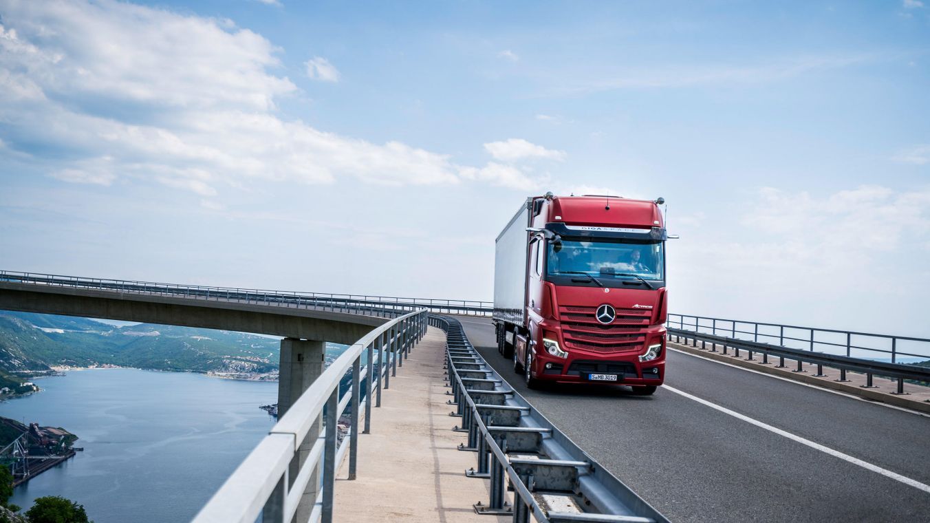 Mercedes Benz Trucks Presents The New Actros