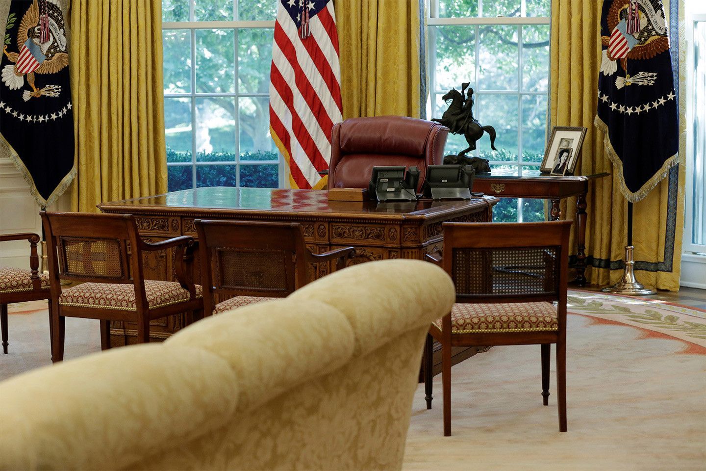 Free Oval Office Zoom Background Repposa