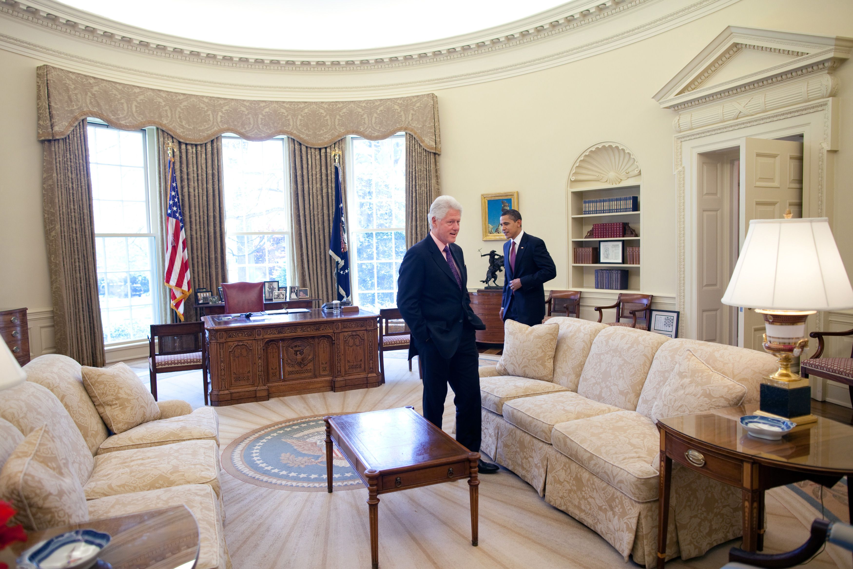 Barack Obama And Bill Clinton In The Oval Office HD Wallpaper