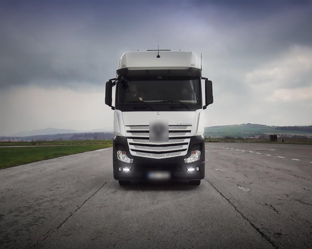New Wallpaper Mercedes Benz Actros 2017 for Android