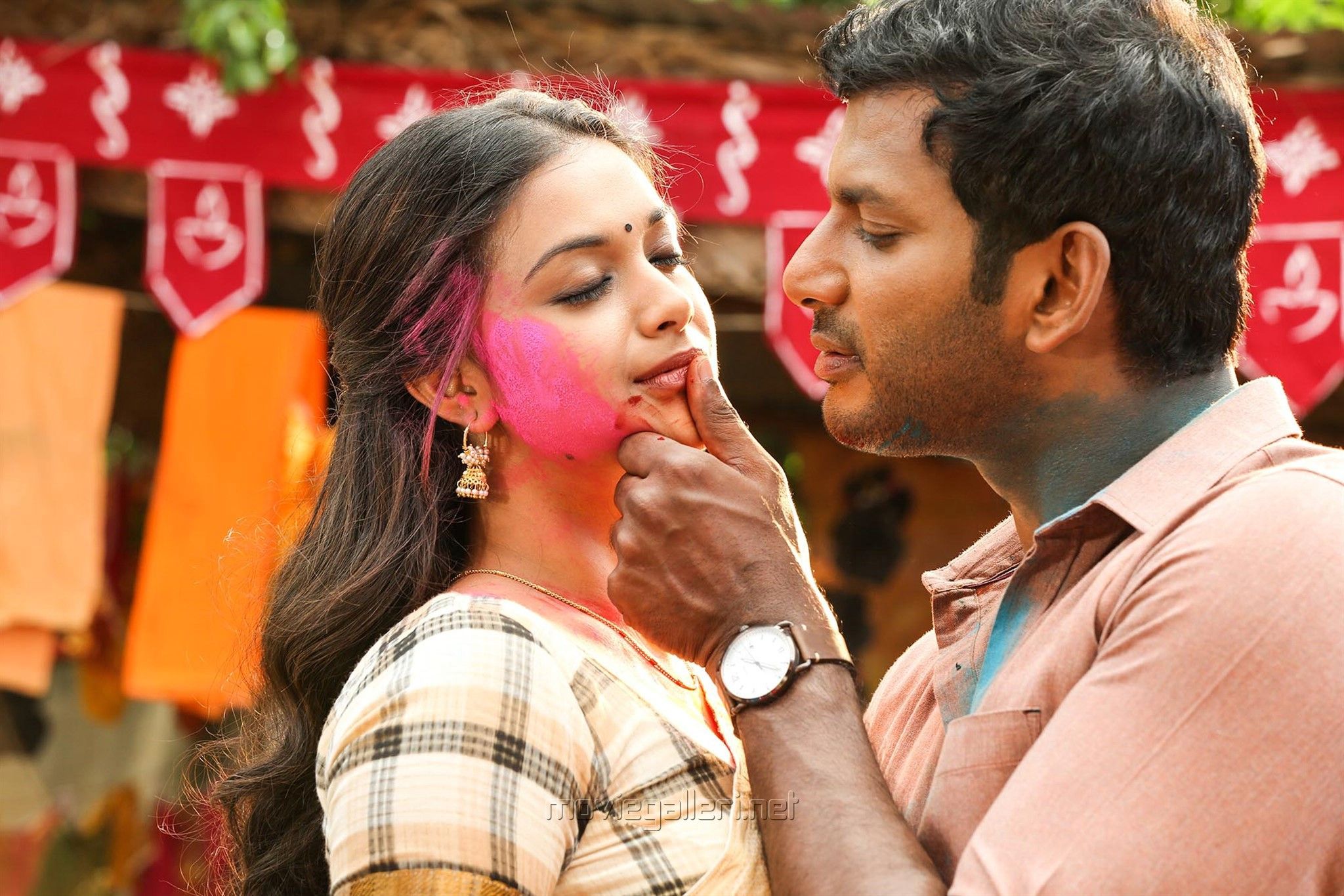 Сумасшедшая любовь индийский. Sandakozhi 2 фильм 2018. Keerthi Suresh ,movies Tamil. S. Keerthi Hindu picture. Бойцовская птица 2 / Sandakozhi 2 / Pandem Kodi 2 / столкновение 2 (2018).