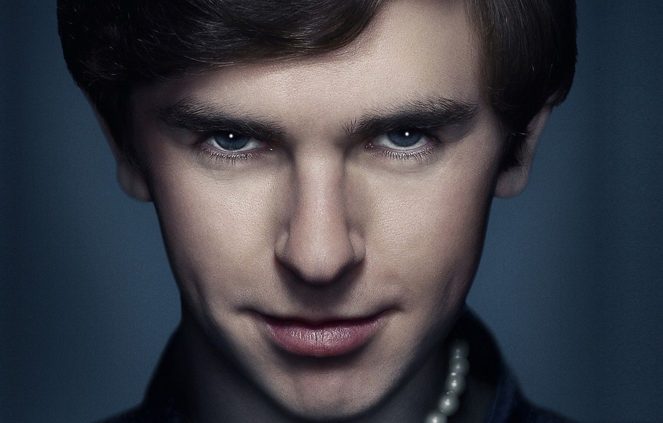Wallpaper actor, pearl, blue, blue eyes, man, boy, face, assassin, british, mad, necklace, pearl necklace, closeup, mouth, Norman Bates, Freddie Highmore image for desktop, section фильмы