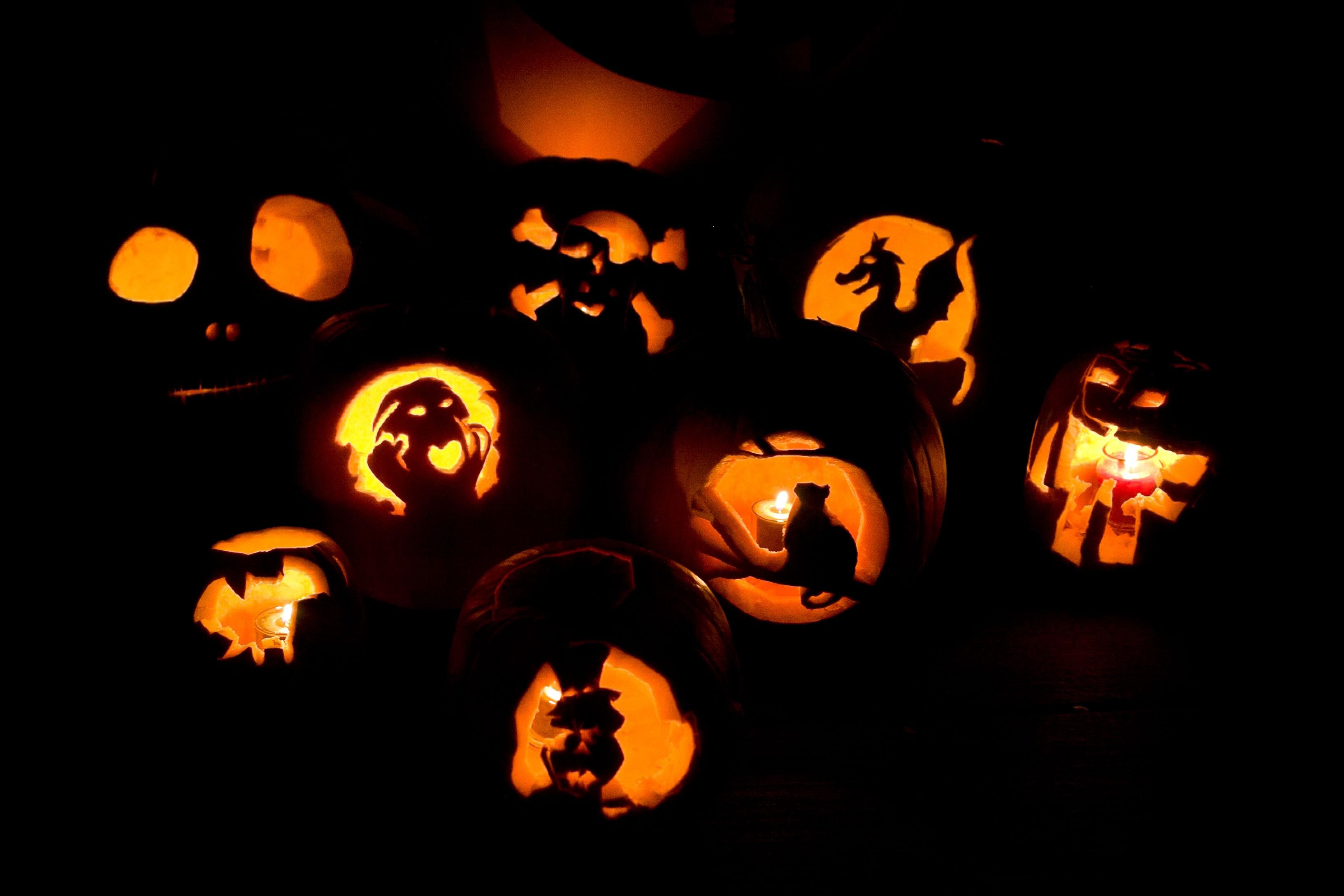 Ghosts and Halloween pumpkins HD wallpaper