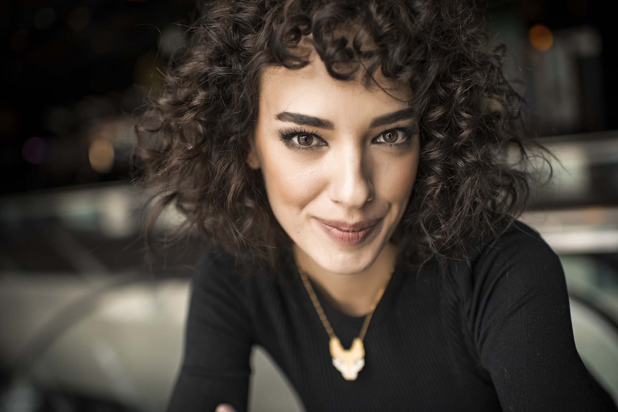Turkish Actress Portrait Women Curly Hair Face Wallpaper:2000x1335