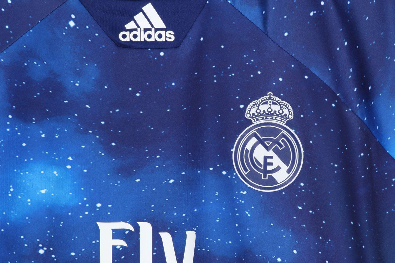 Wallpaper Adidas Real Madrid Logo
