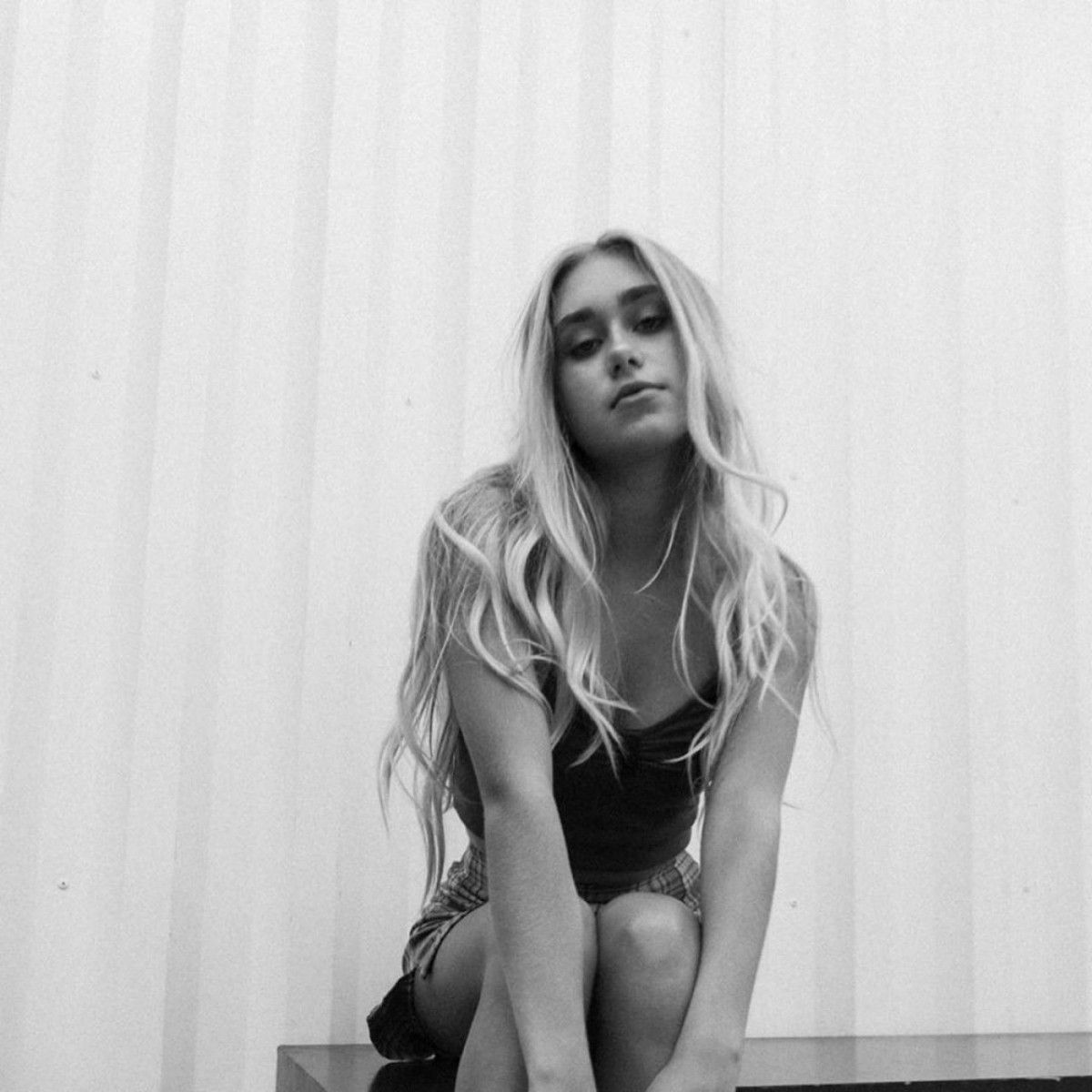 Emily Skinner wallpaper