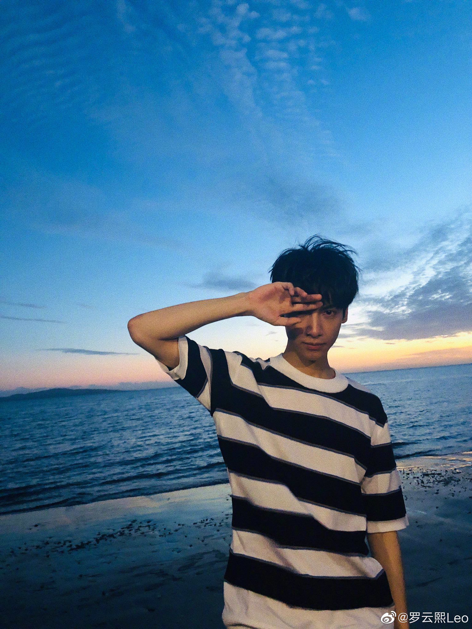 C Drama Tweets Yunxi Updates Weibo With New Pics Taken By The Sea #罗云熙 #luoyunxi #leoluo