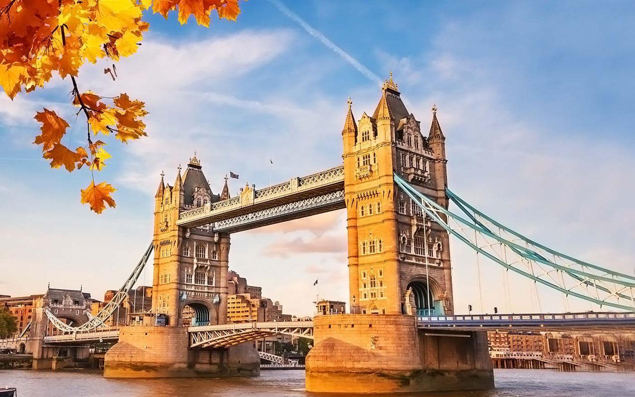 Autumn London live wallpaper for Android
