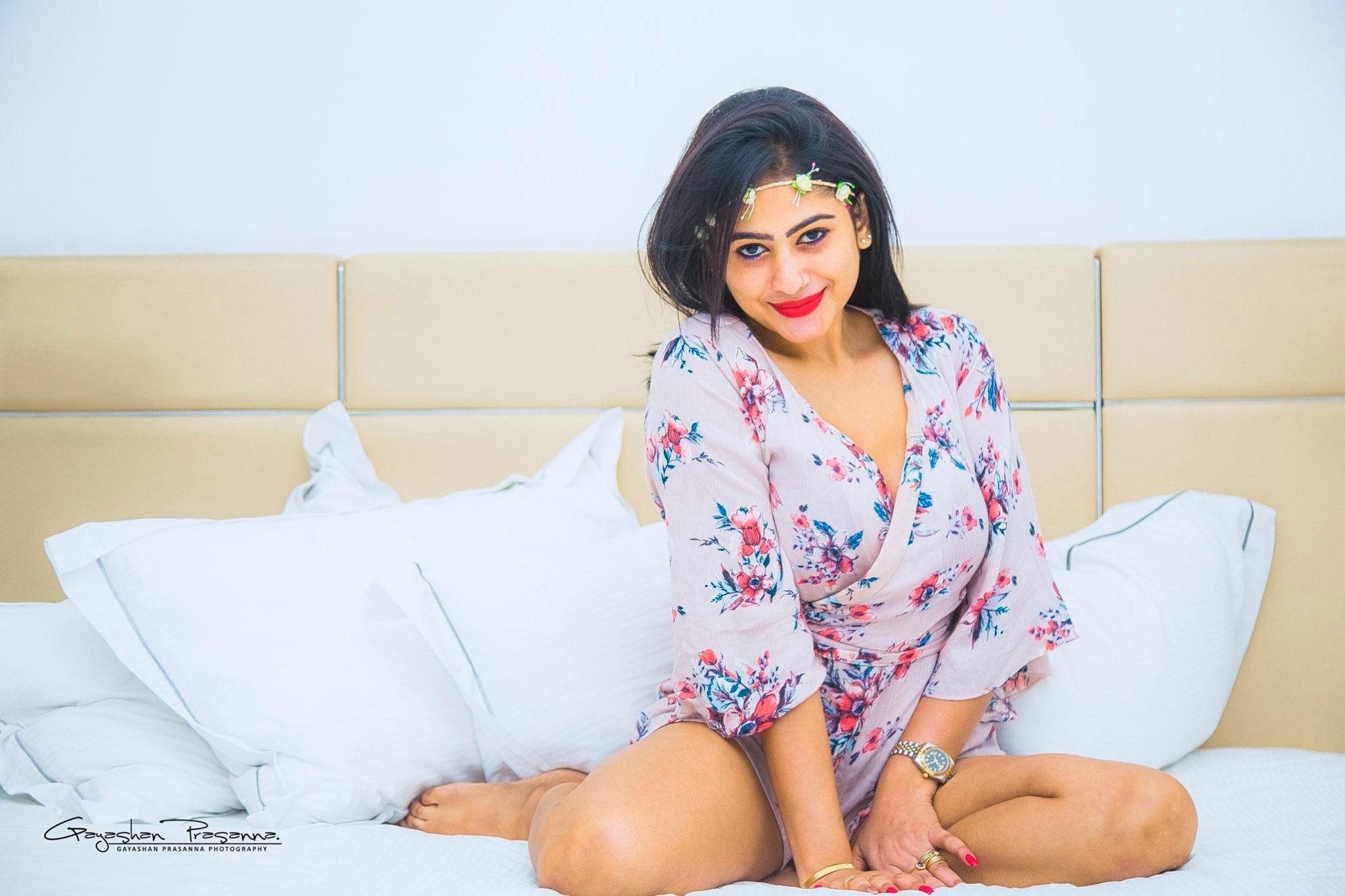 Sri Lanka Model Piumi Hansamali Beautiful Photo And Wallpaper 2021