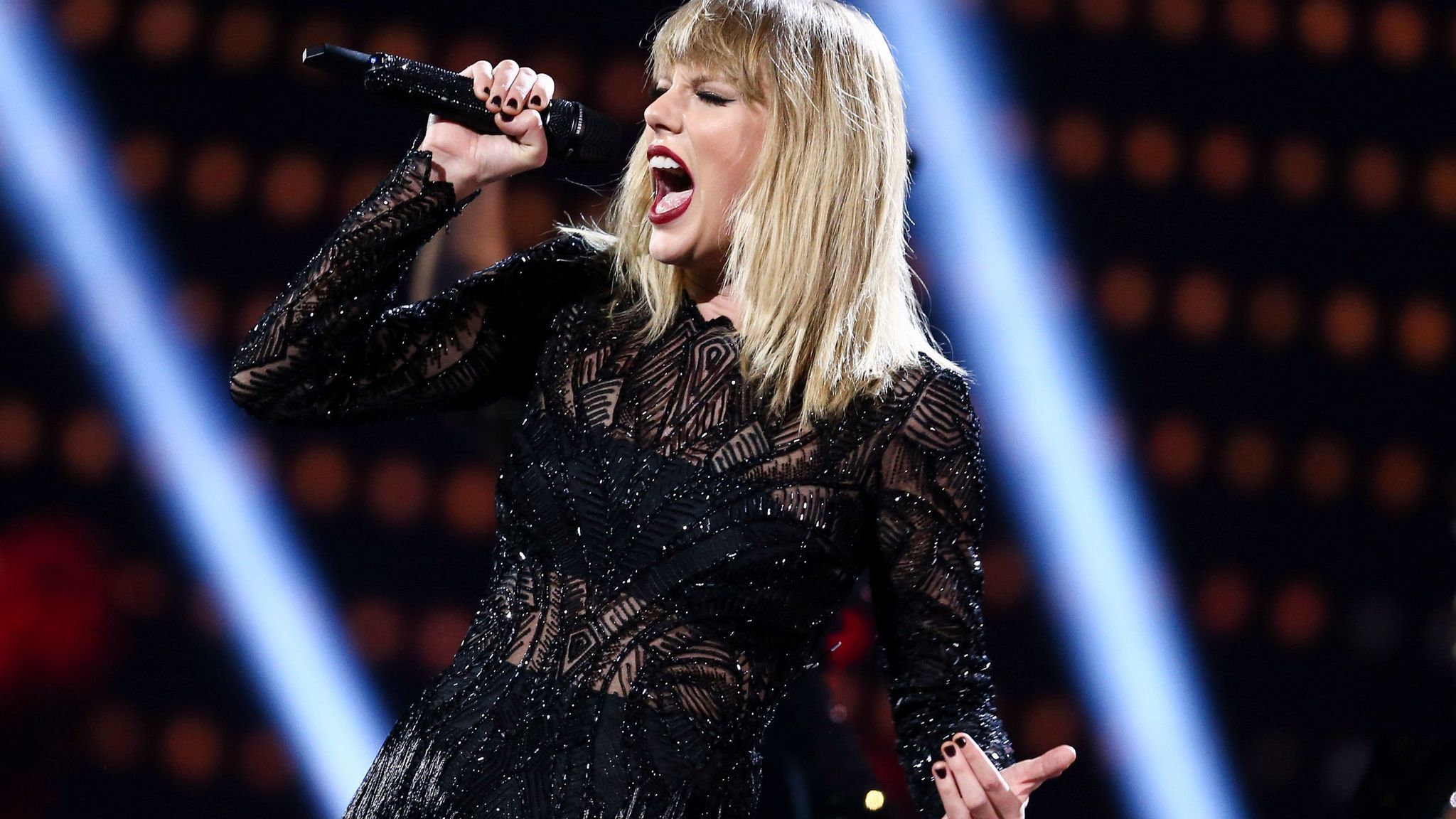 Taylor Swift sets 'Reputation' tour dates