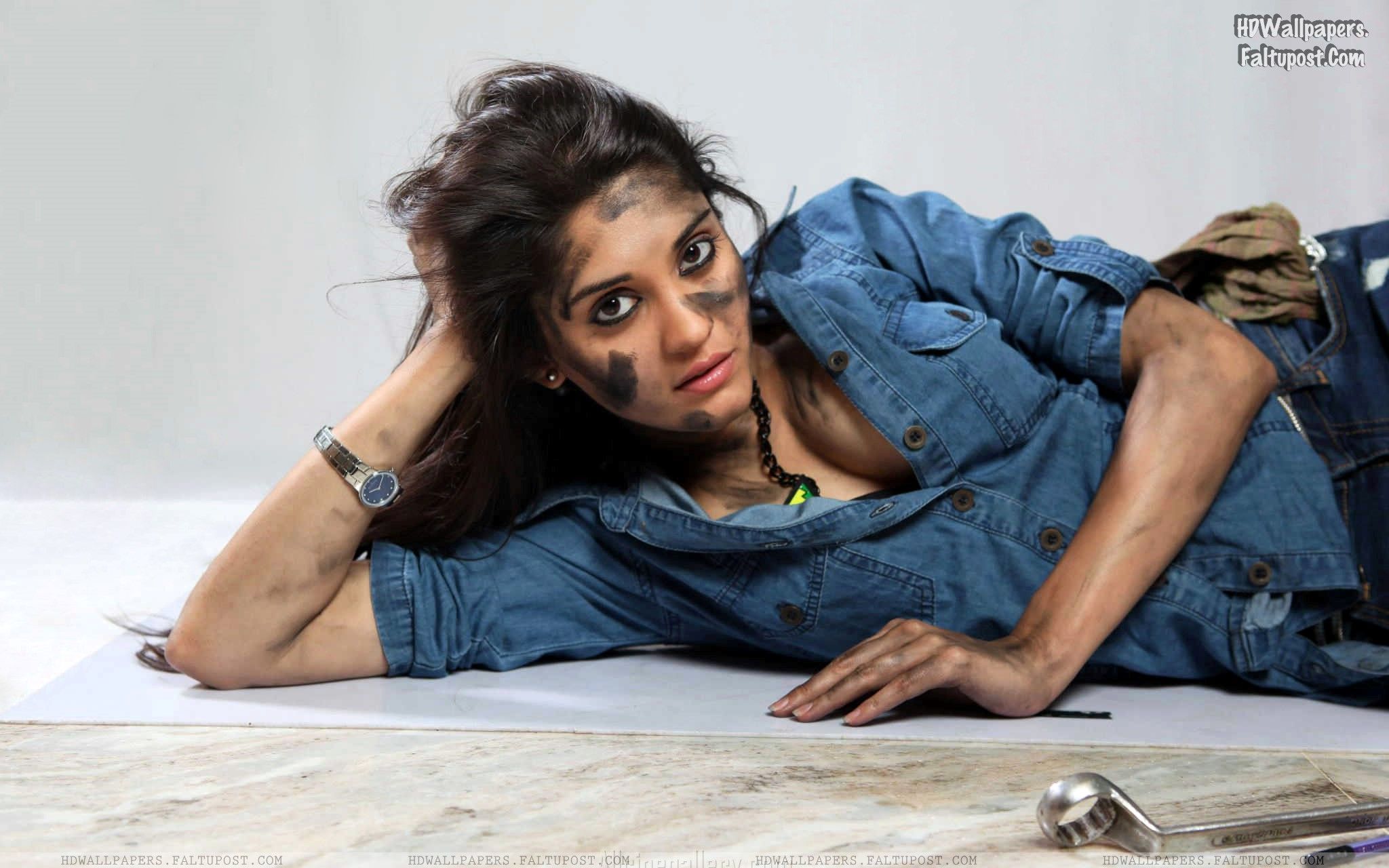 Surabhi Actress HD Wallpaper