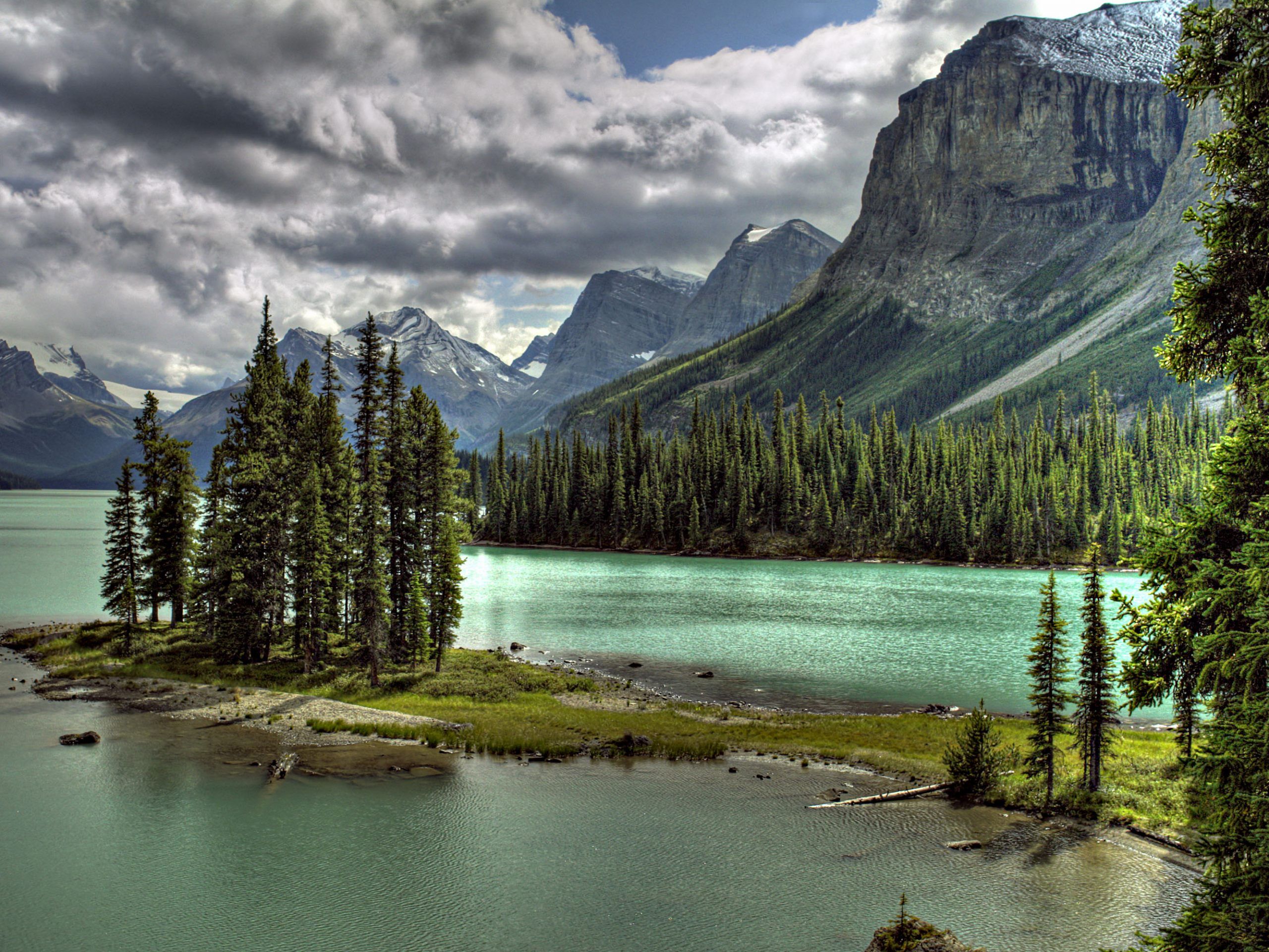 Maligne Lake Wallpaper